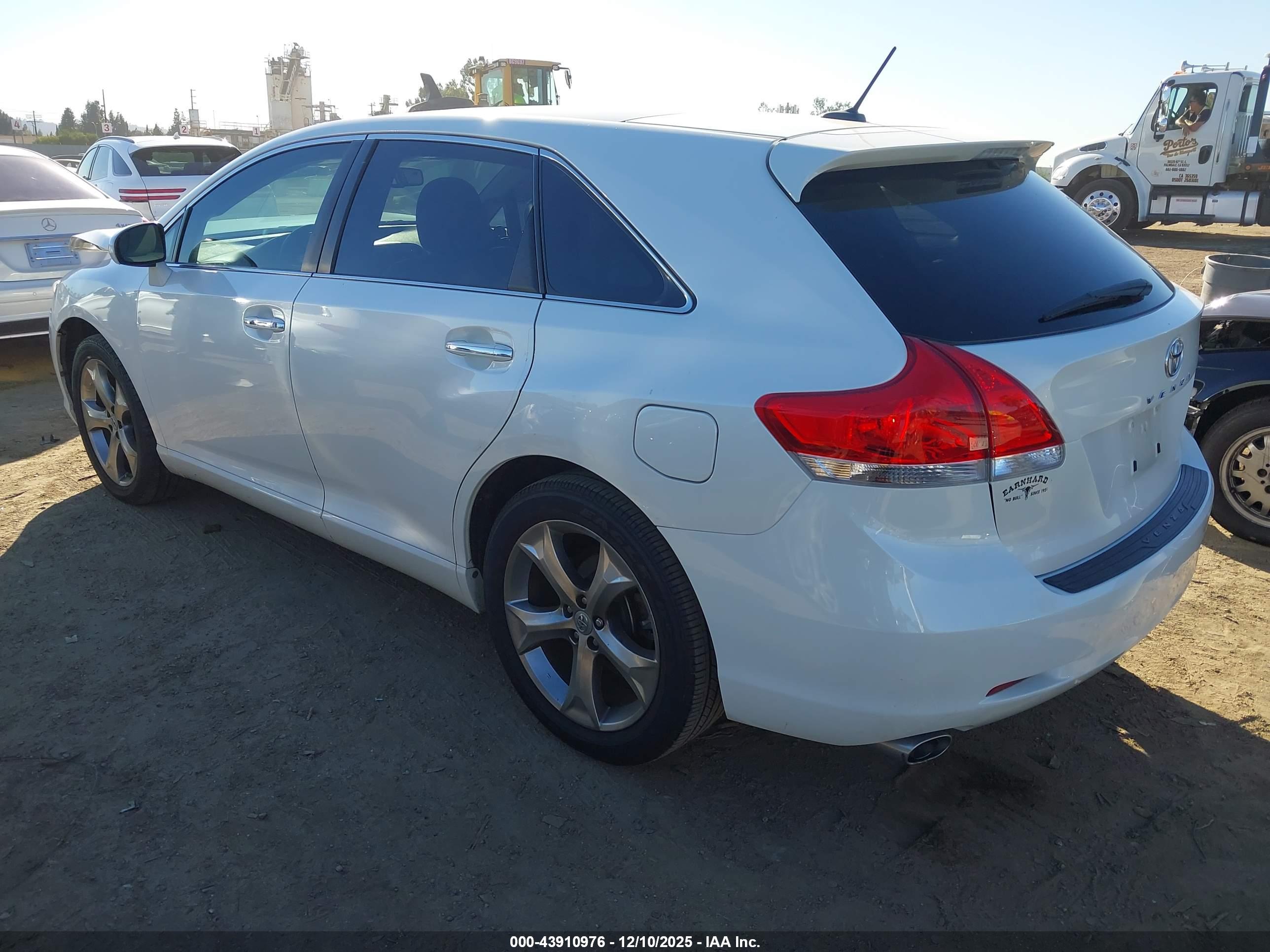 TOYOTA VENZA image 3