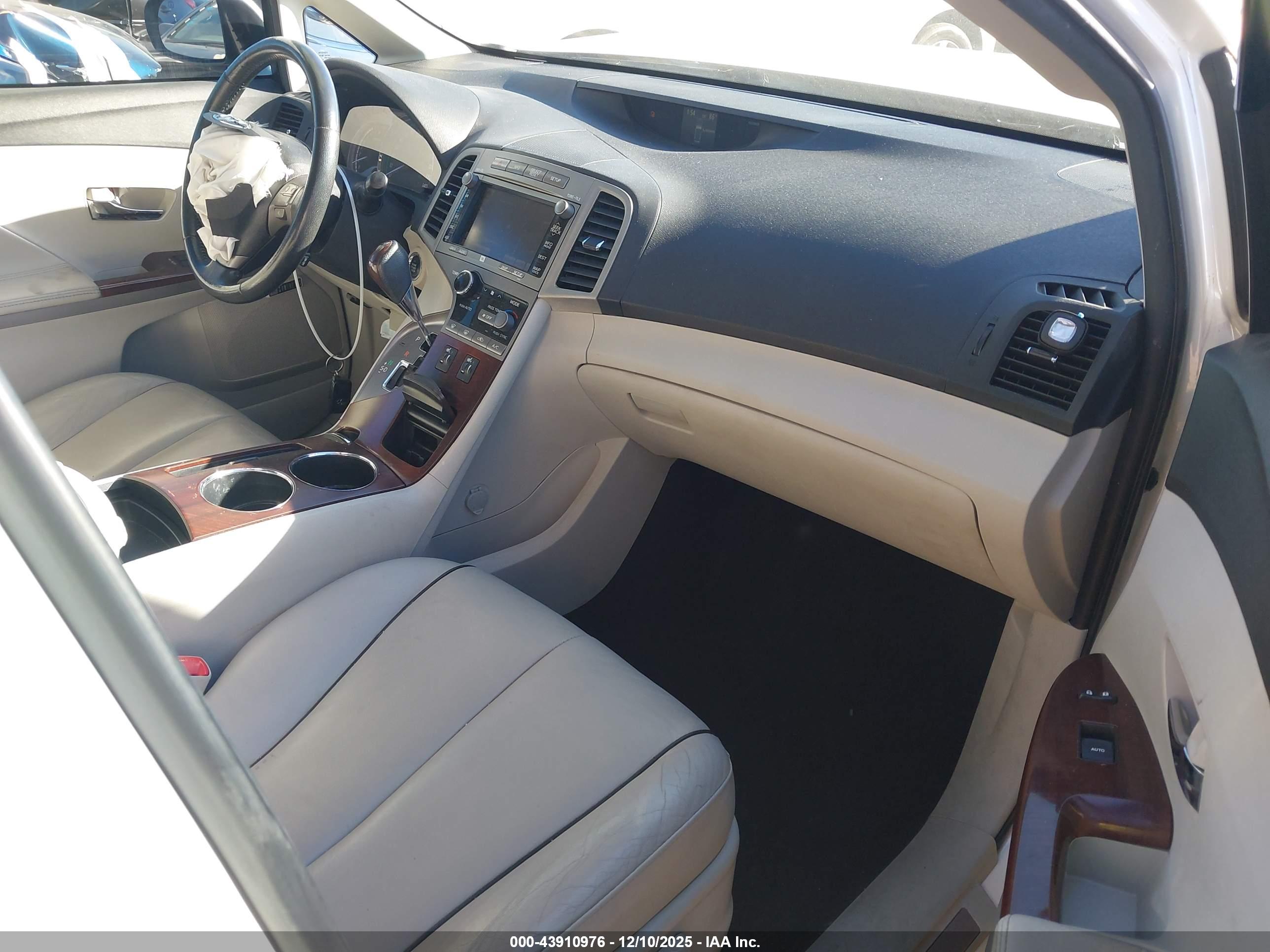 TOYOTA VENZA image 5