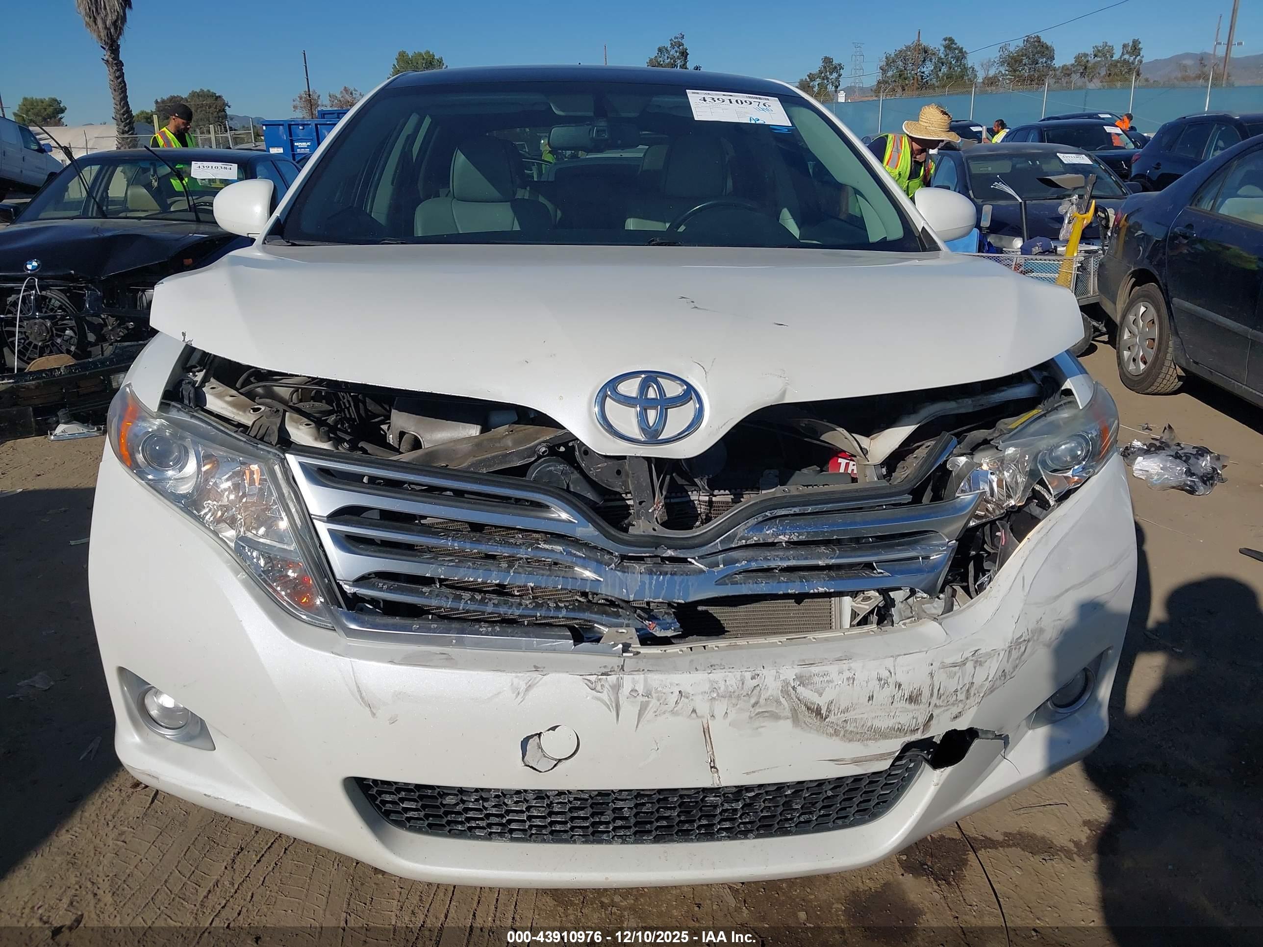 TOYOTA VENZA image 6