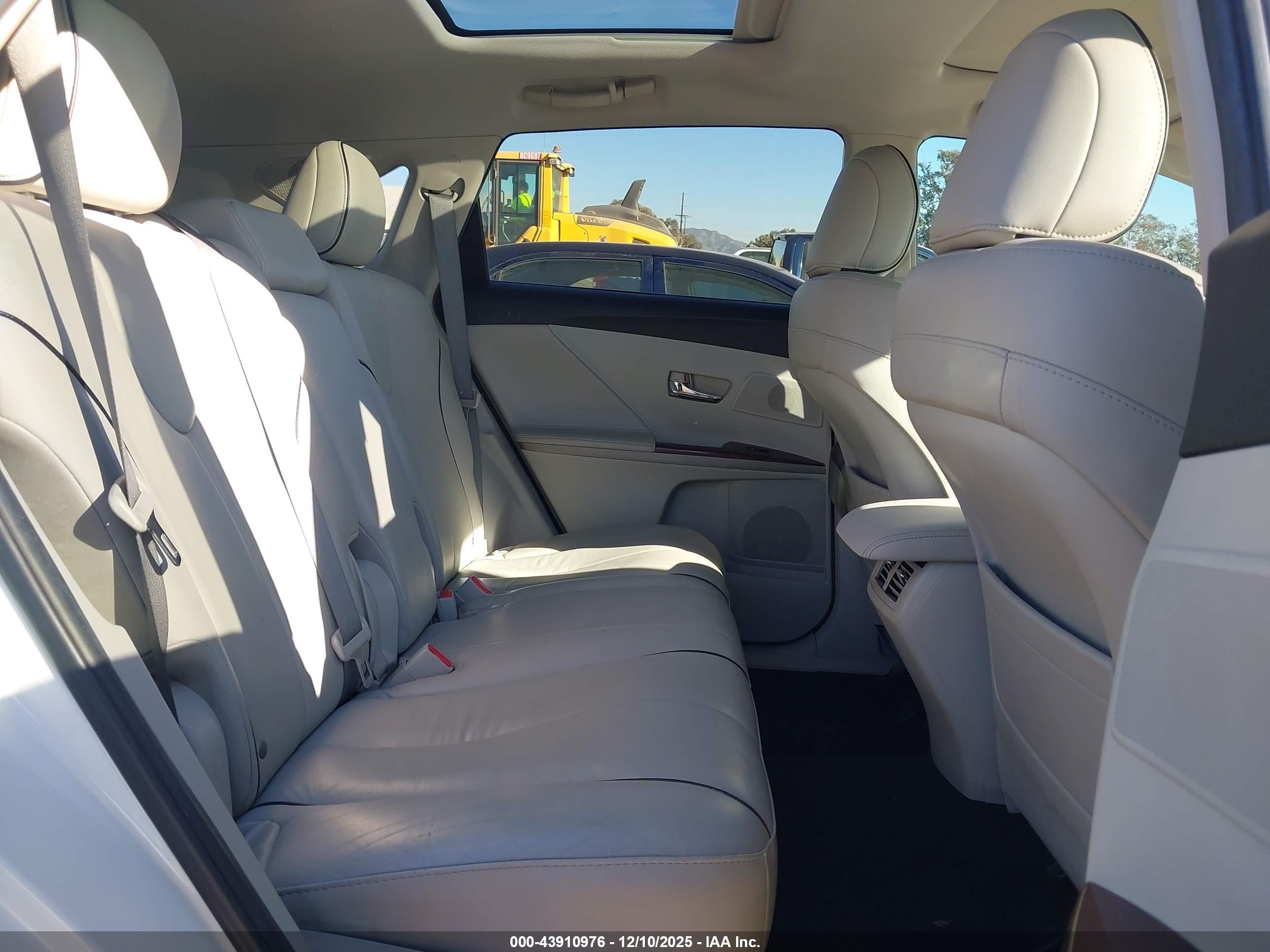 TOYOTA VENZA image 8