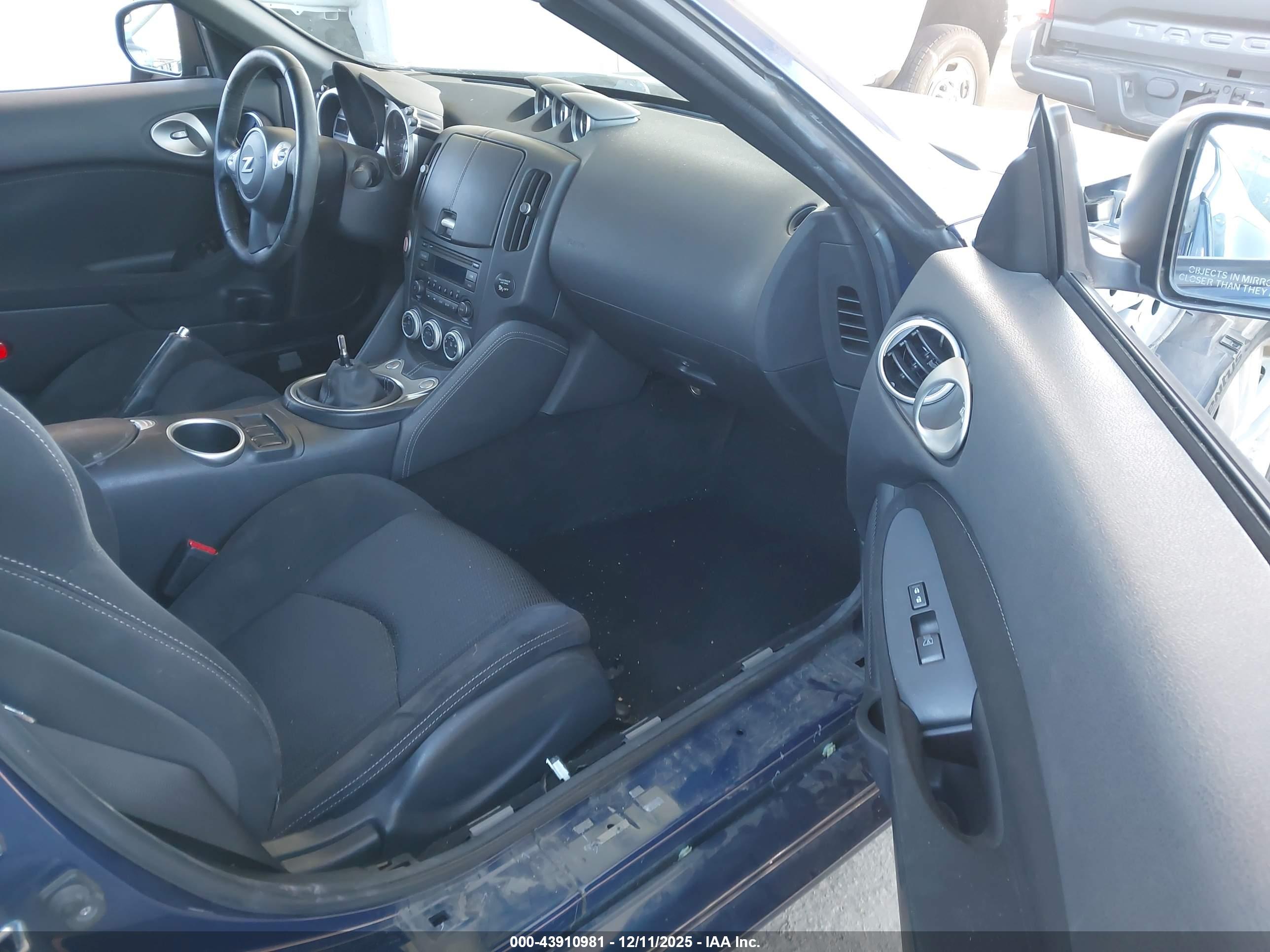 NISSAN 370Z image 5