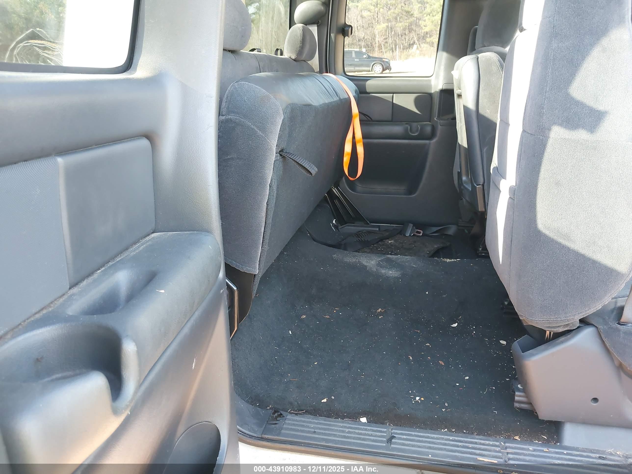 CHEVROLET SILVERADO image 8