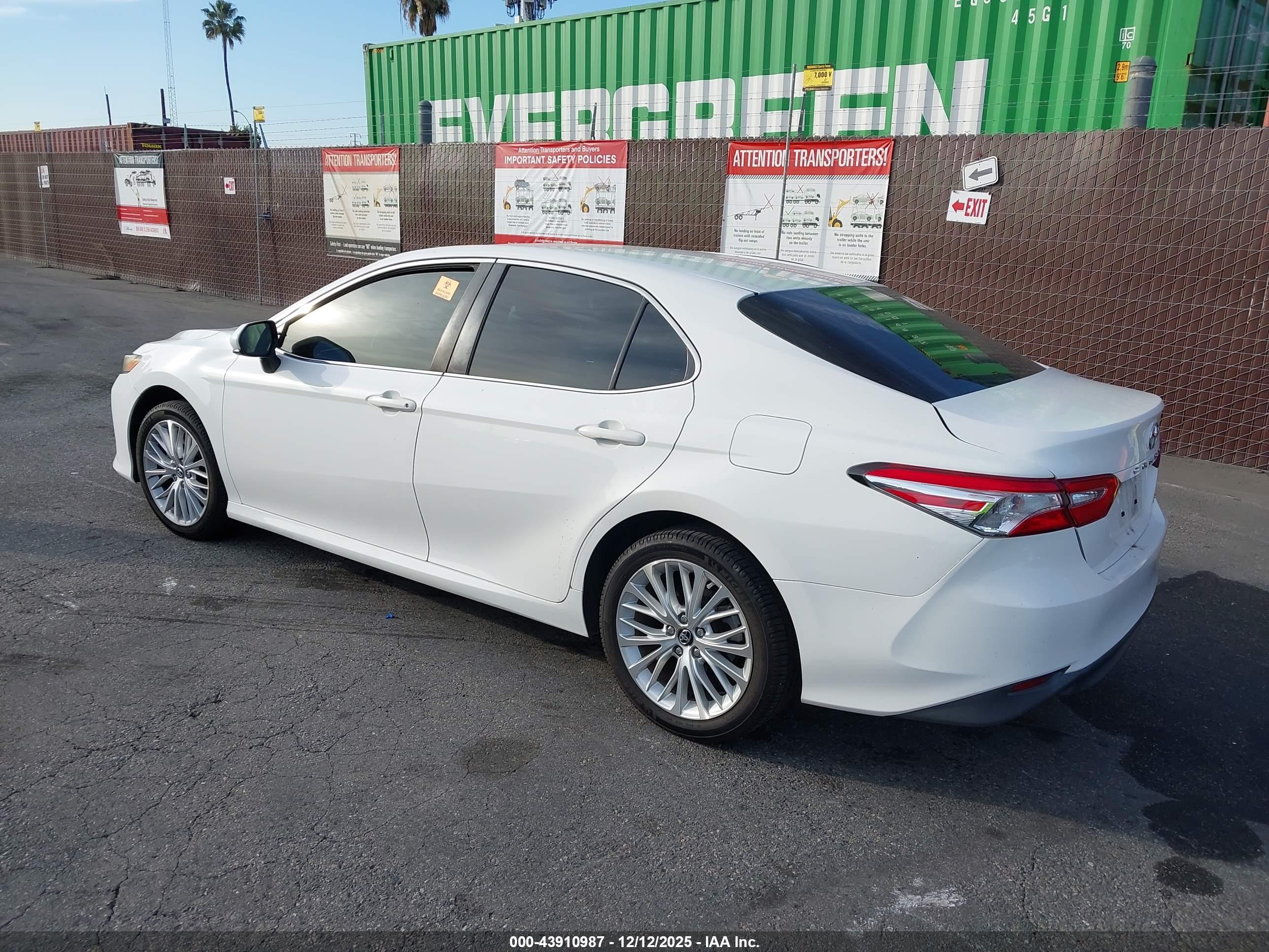 TOYOTA CAMRY image 3