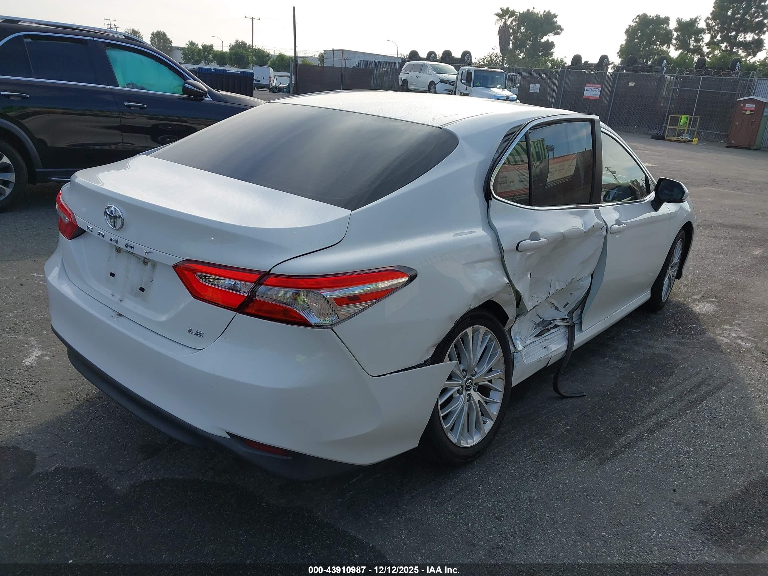 TOYOTA CAMRY image 4