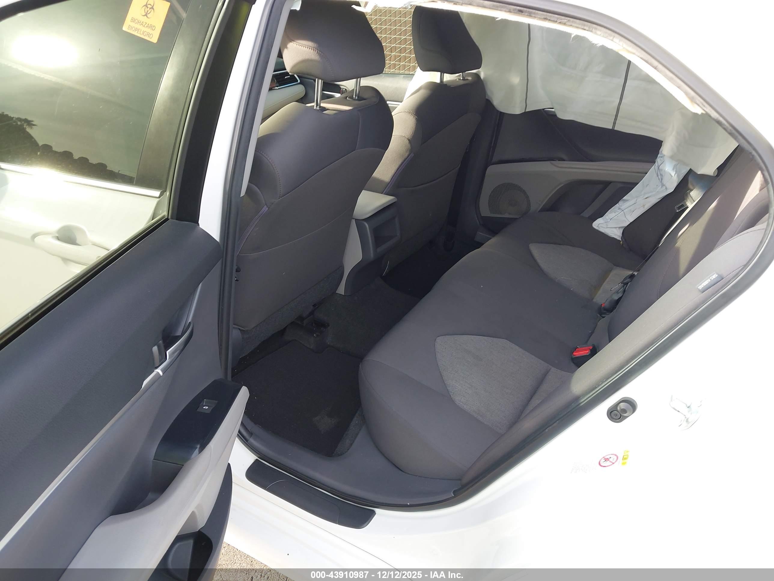 TOYOTA CAMRY image 8