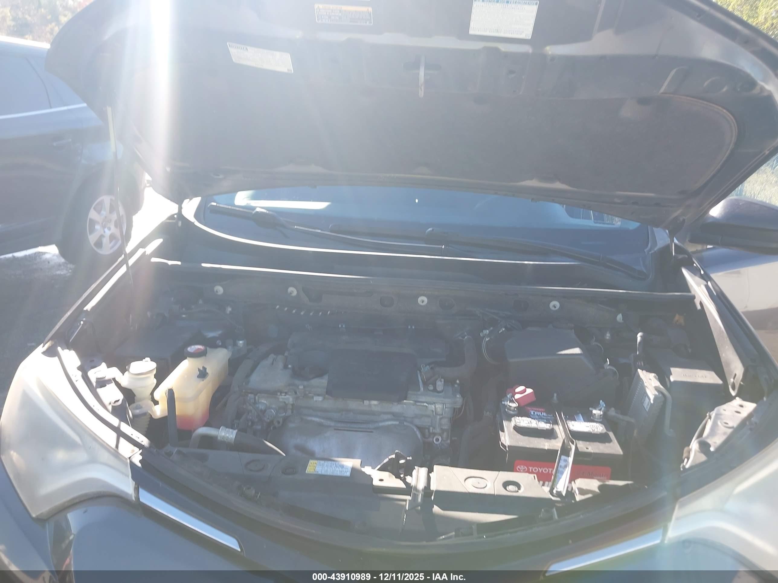 TOYOTA RAV4 image 10