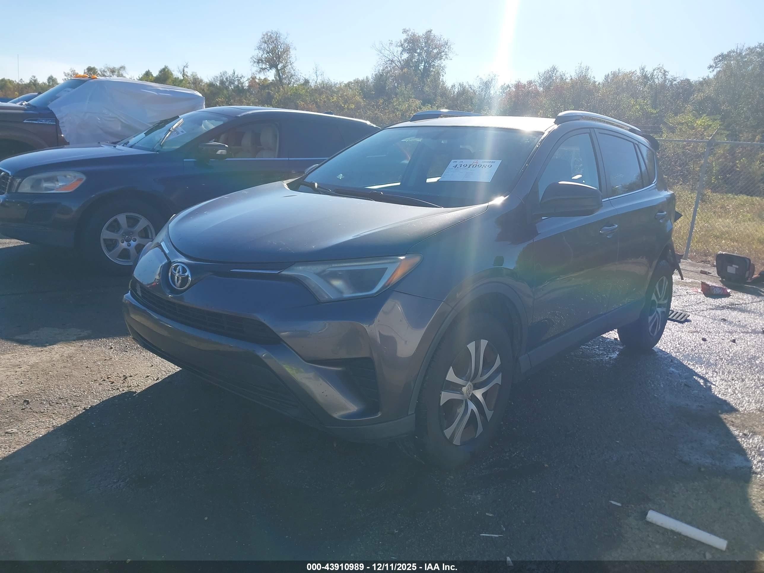 TOYOTA RAV4 image 2