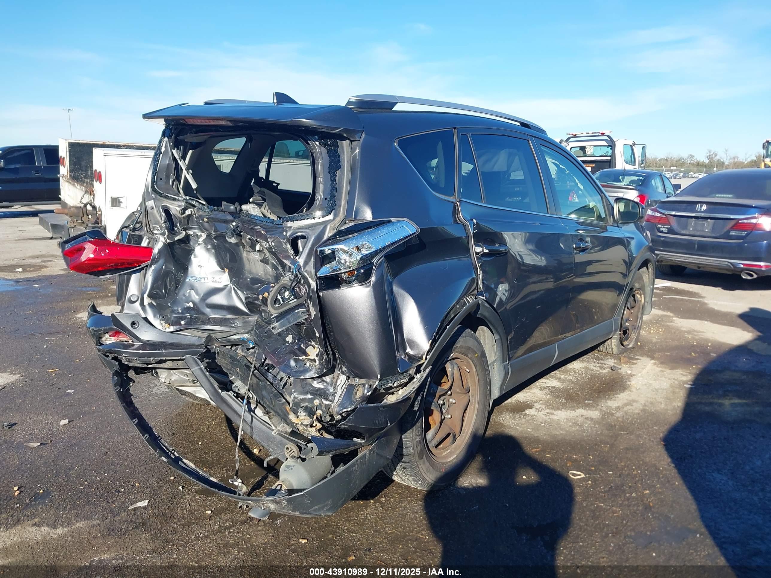 TOYOTA RAV4 image 4