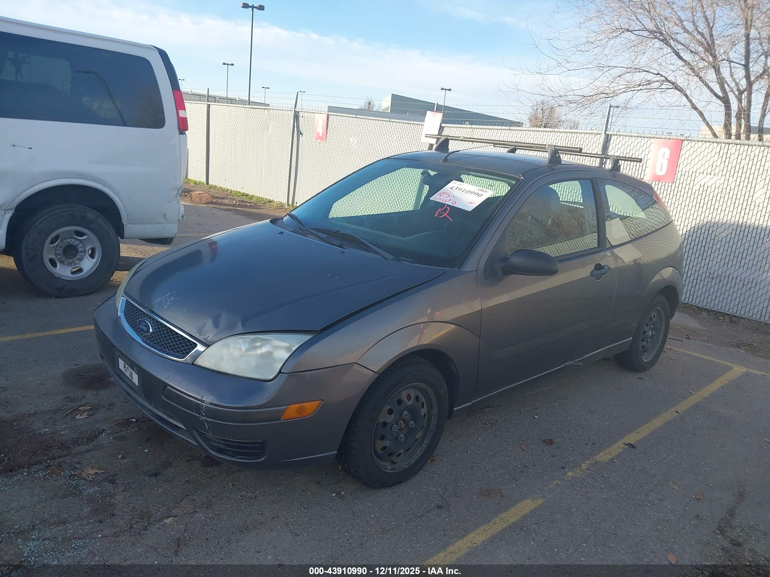 FORD FOCUS image 2