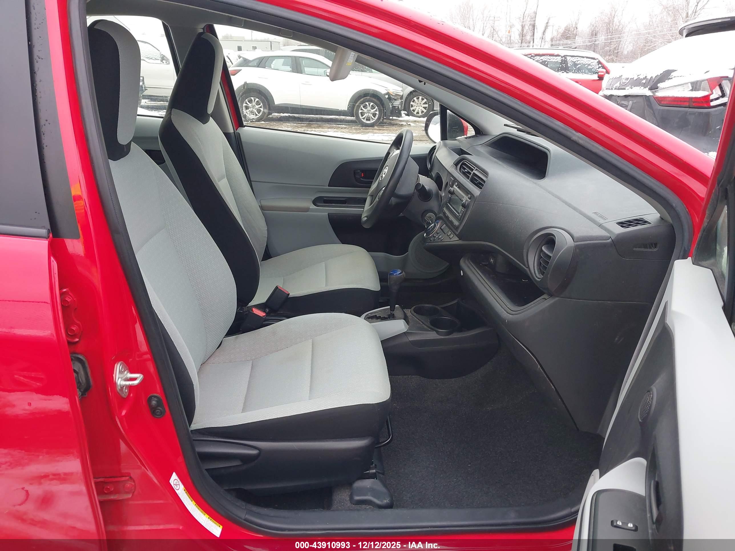 TOYOTA PRIUS image 5