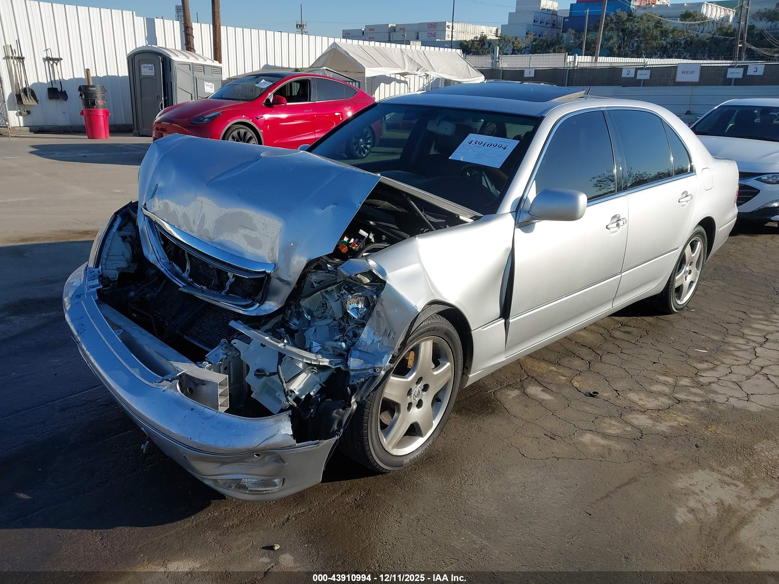 LEXUS LS image 2