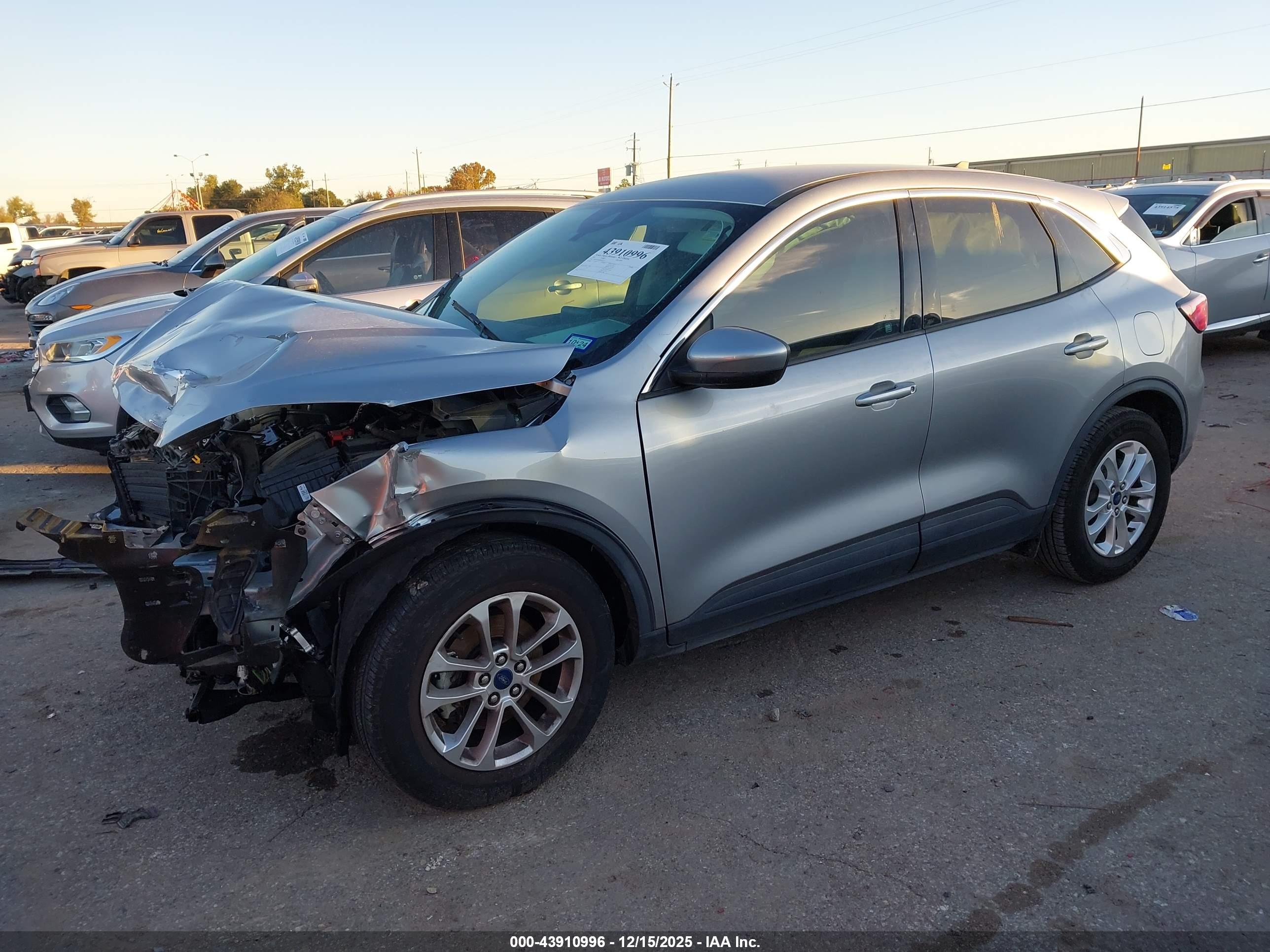 FORD ESCAPE image 2