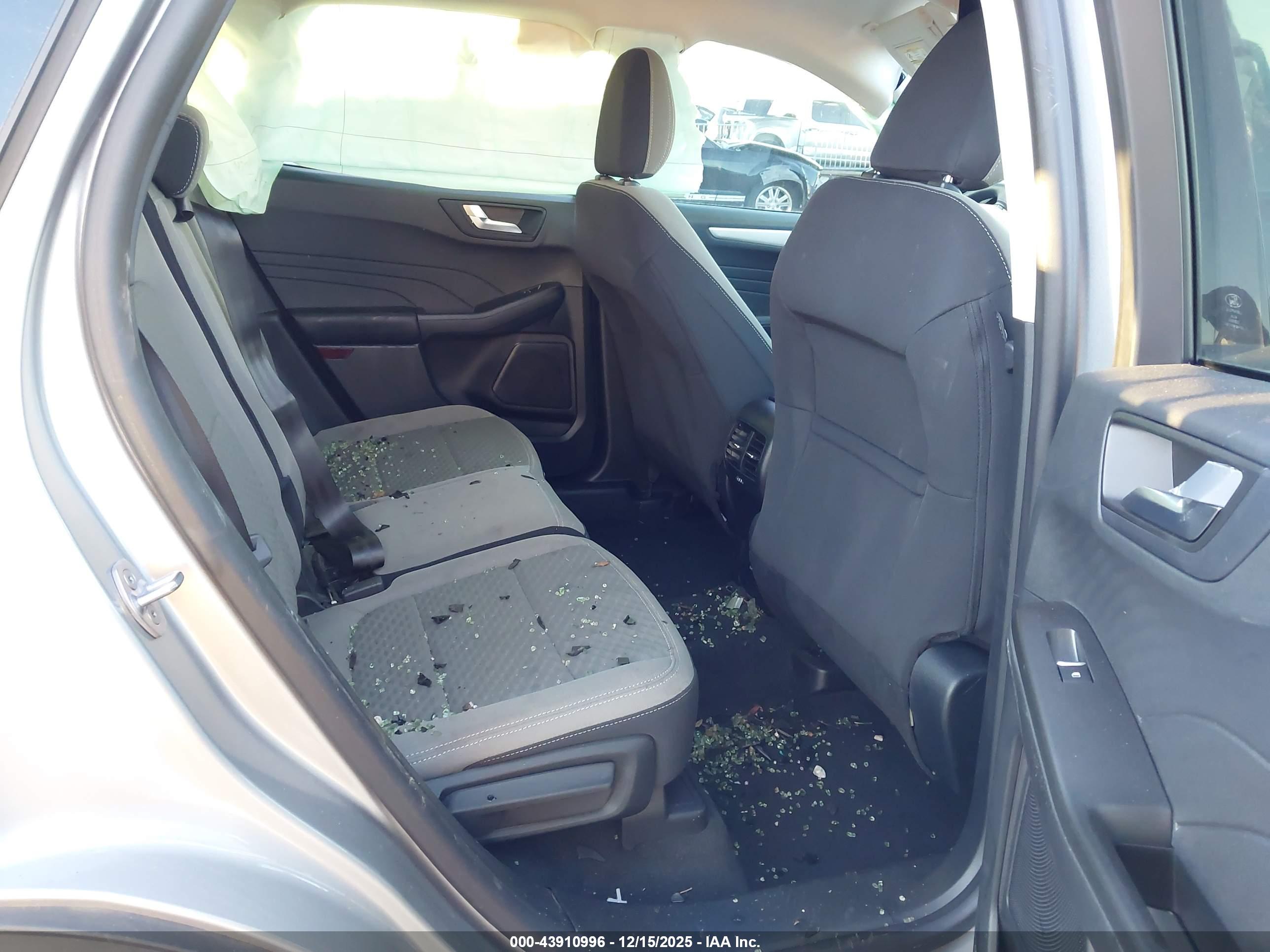 FORD ESCAPE image 8