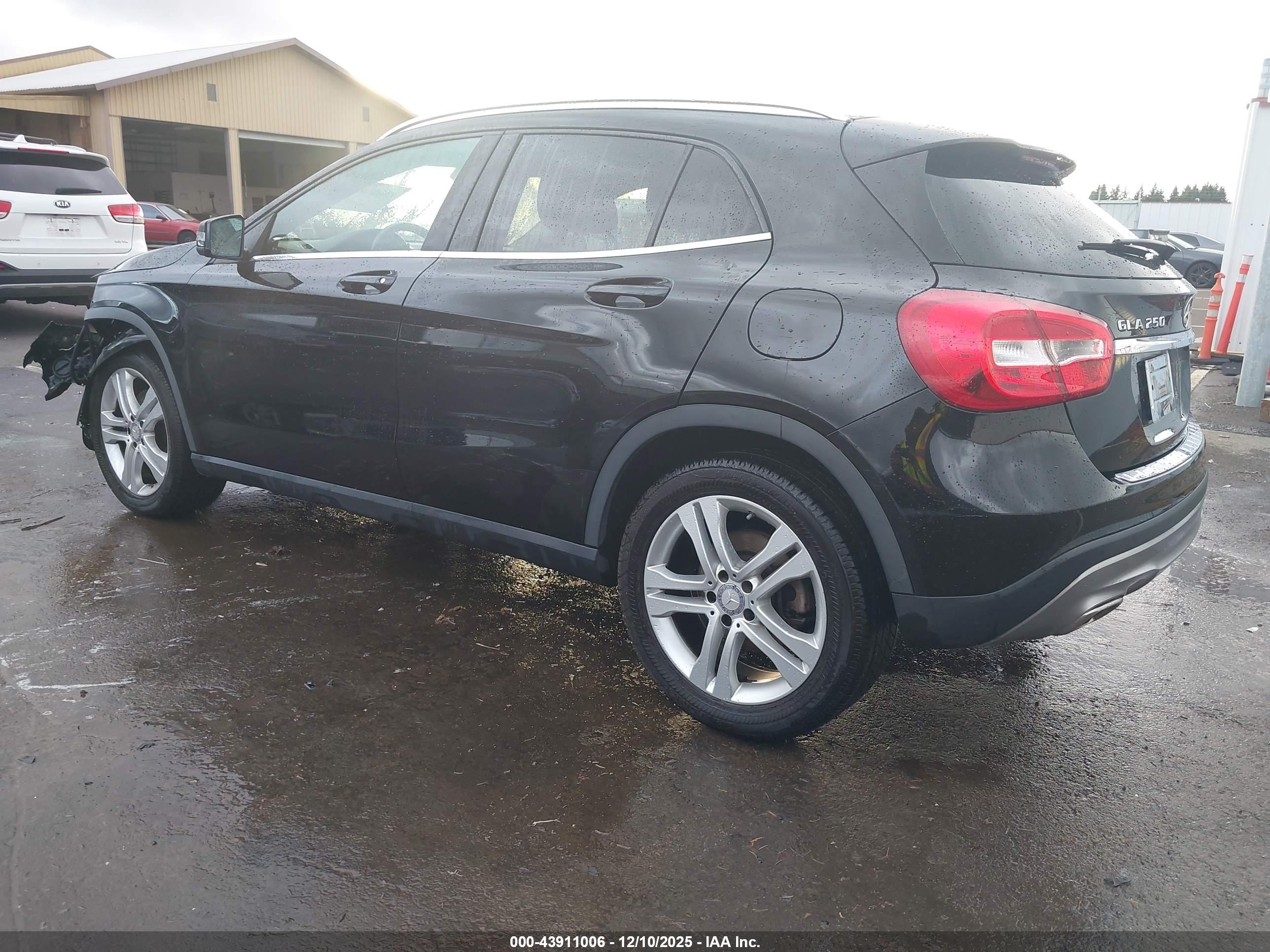 MERCEDES-BENZ GLA image 3
