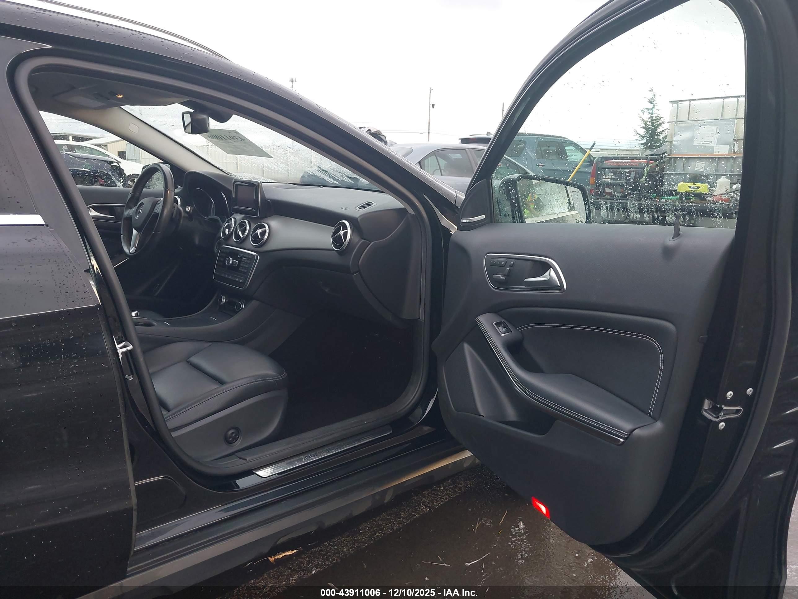 MERCEDES-BENZ GLA image 5