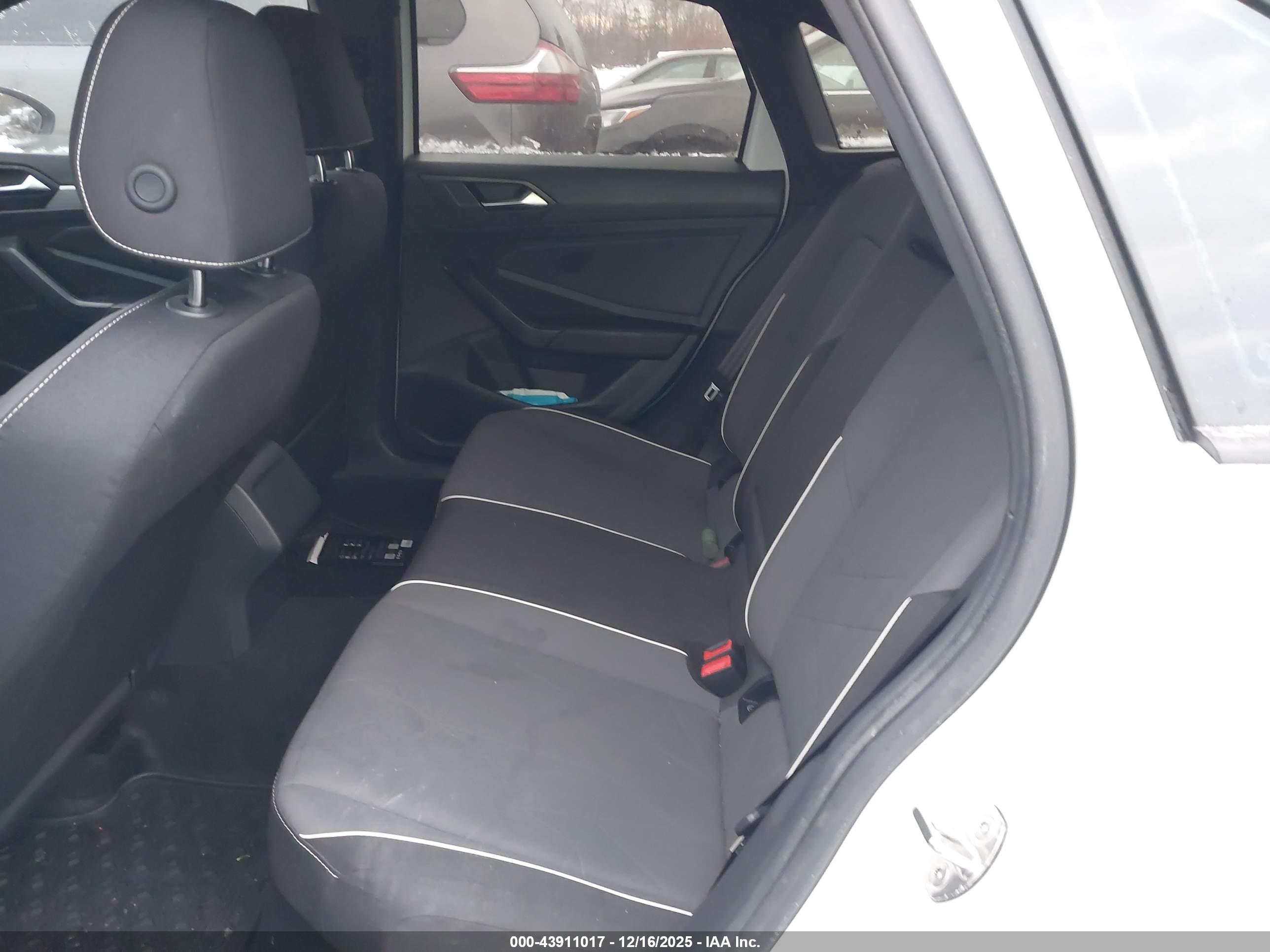 VOLKSWAGEN JETTA image 8
