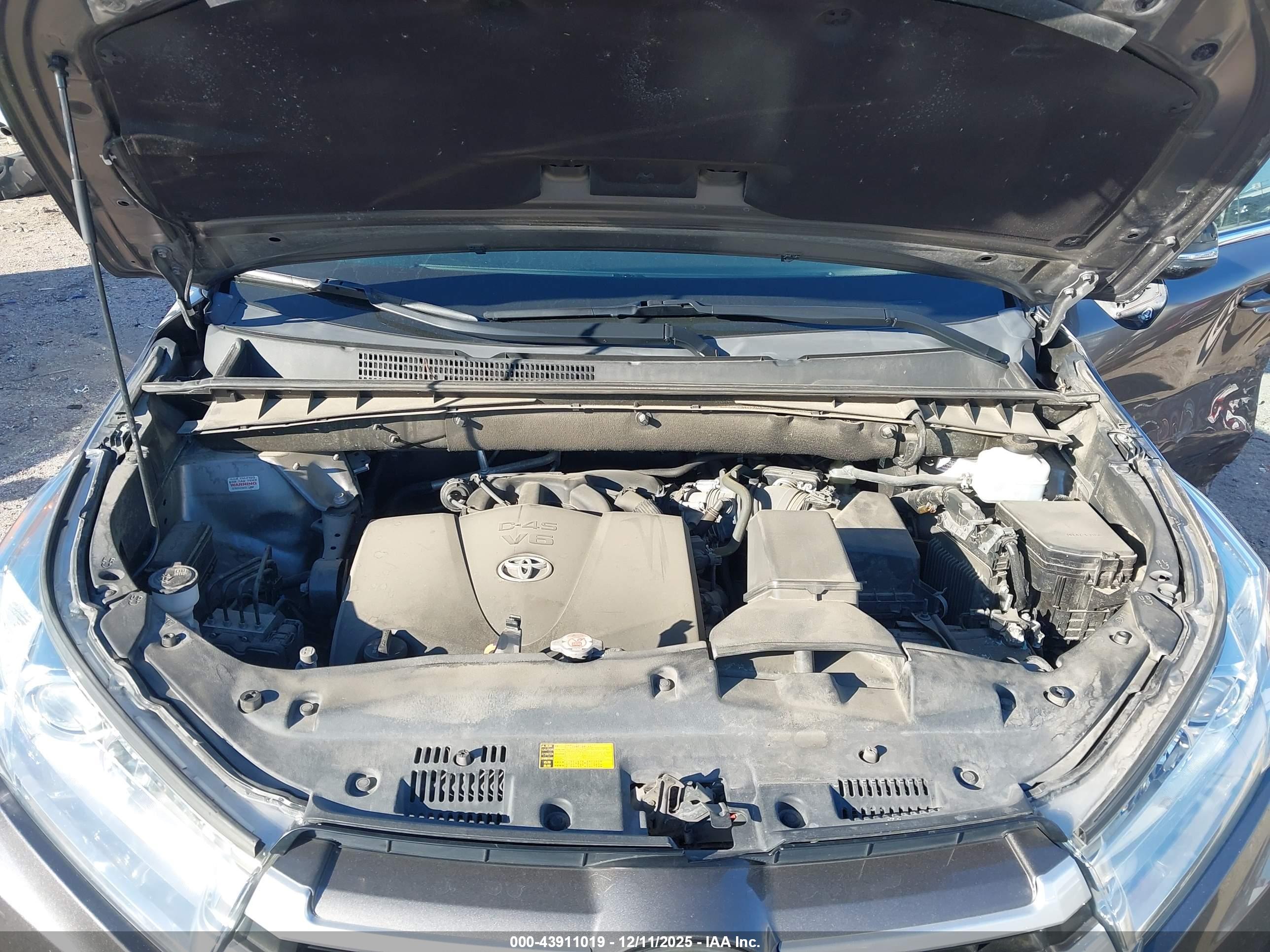 TOYOTA HIGHLANDER image 10