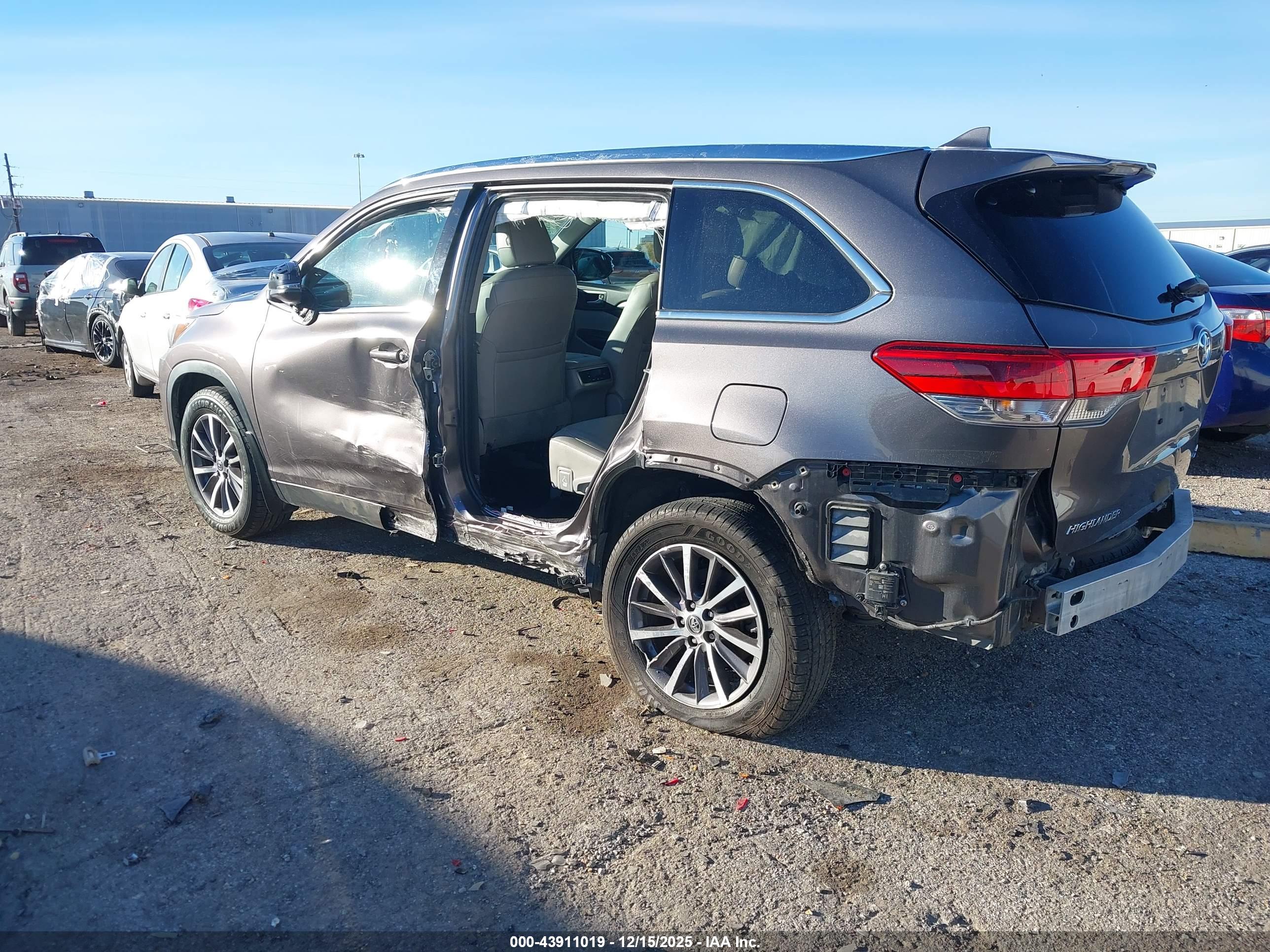 TOYOTA HIGHLANDER image 3