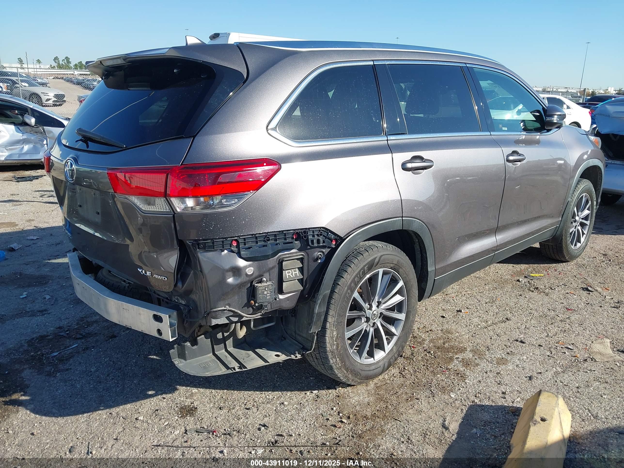 TOYOTA HIGHLANDER image 4