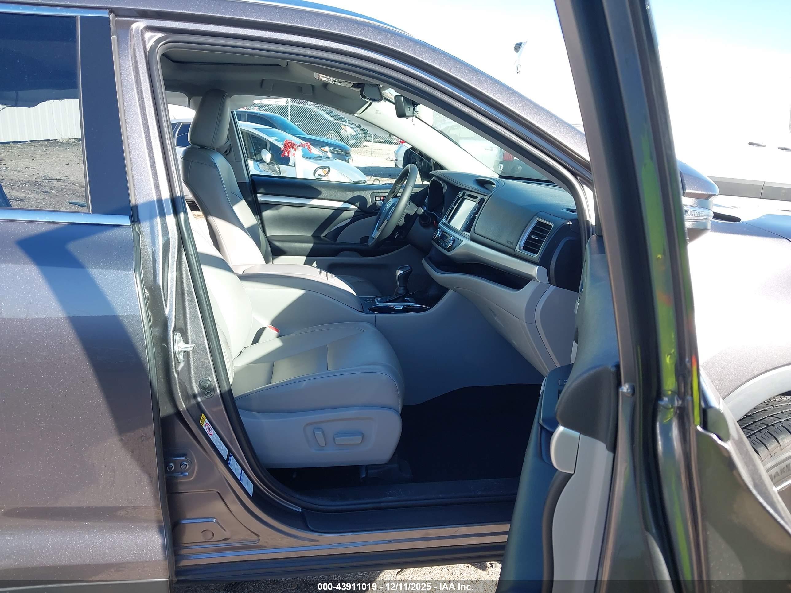 TOYOTA HIGHLANDER image 5