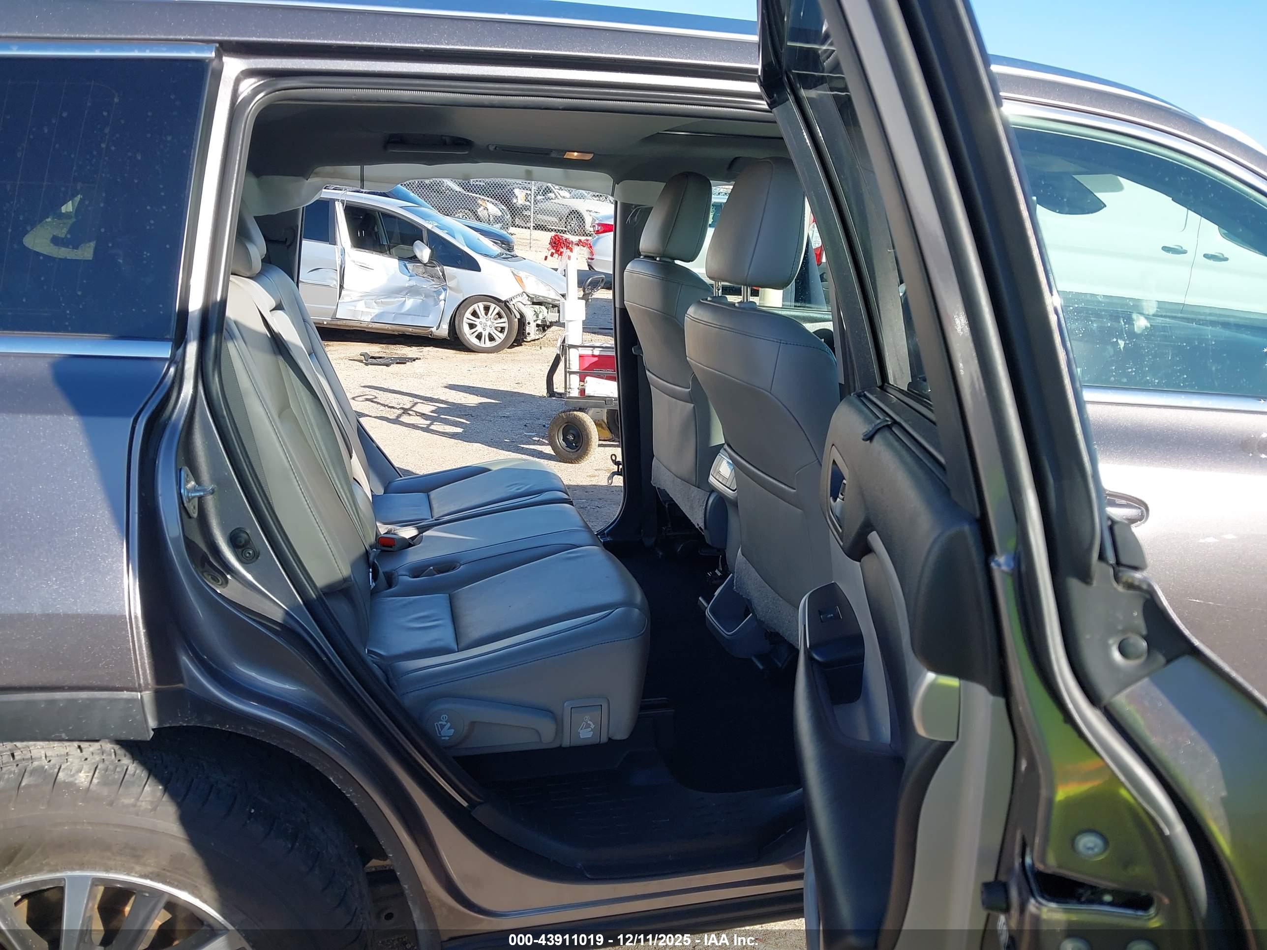 TOYOTA HIGHLANDER image 8