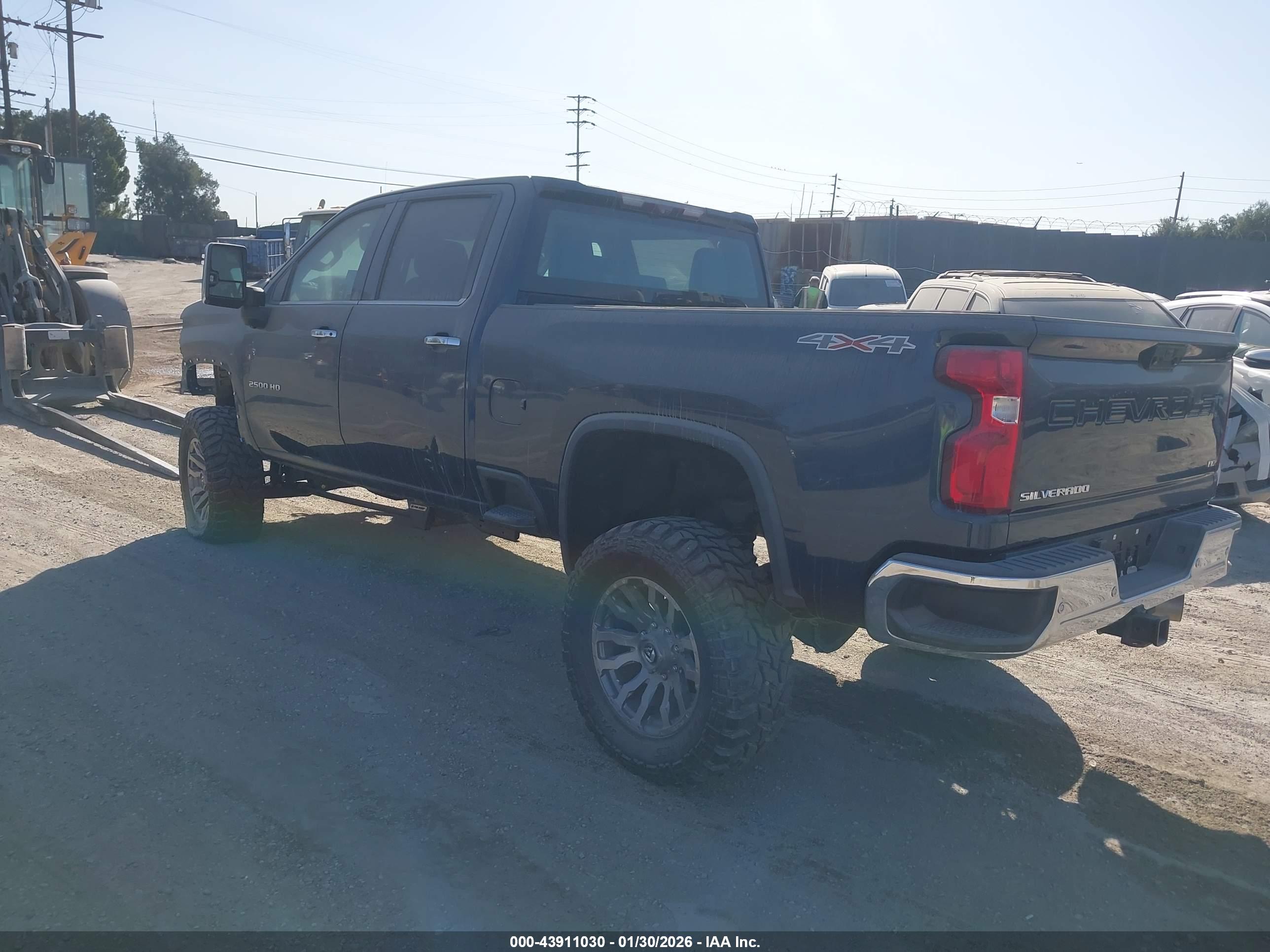 CHEVROLET SILVERADO image 3