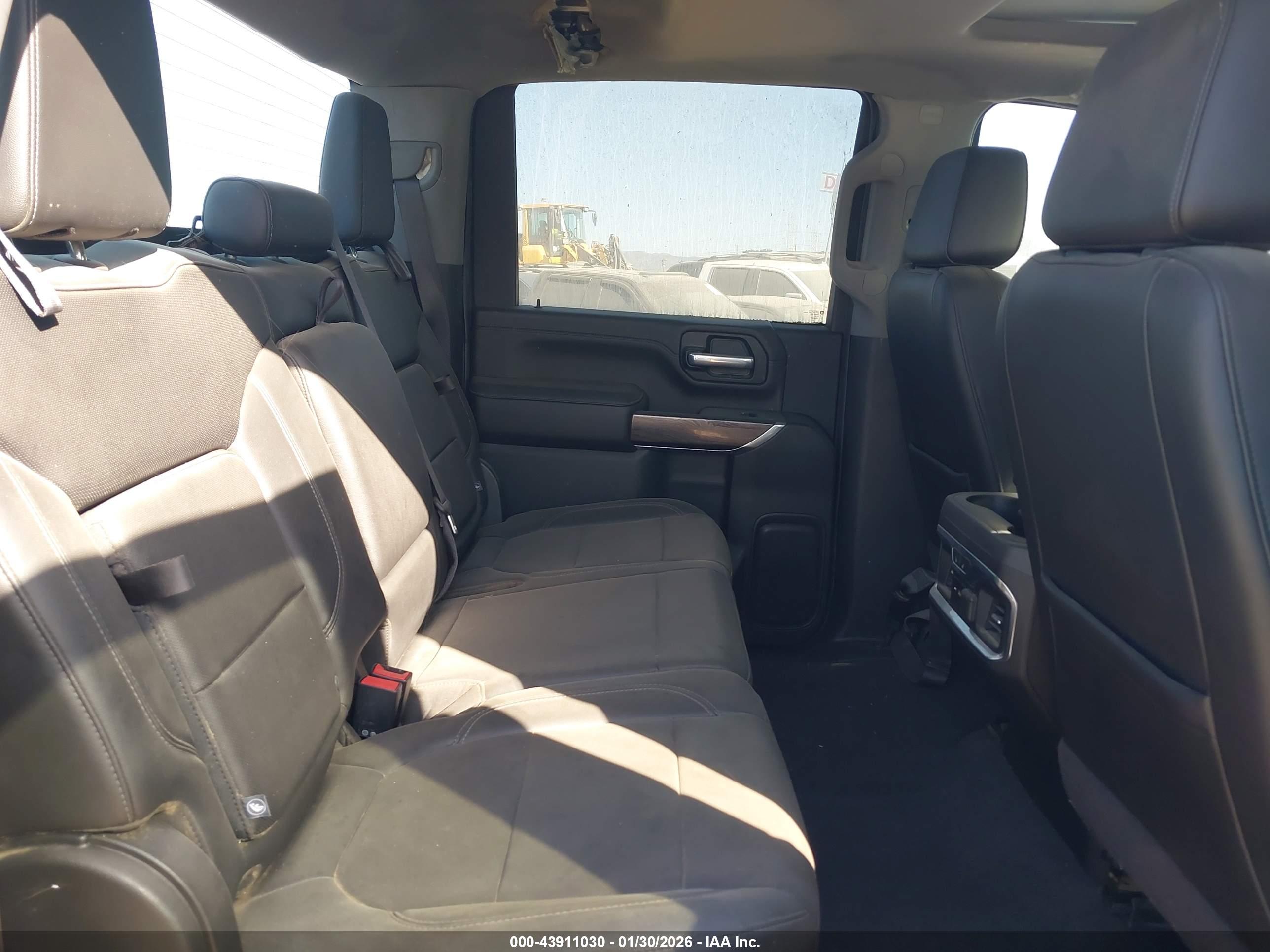 CHEVROLET SILVERADO image 8