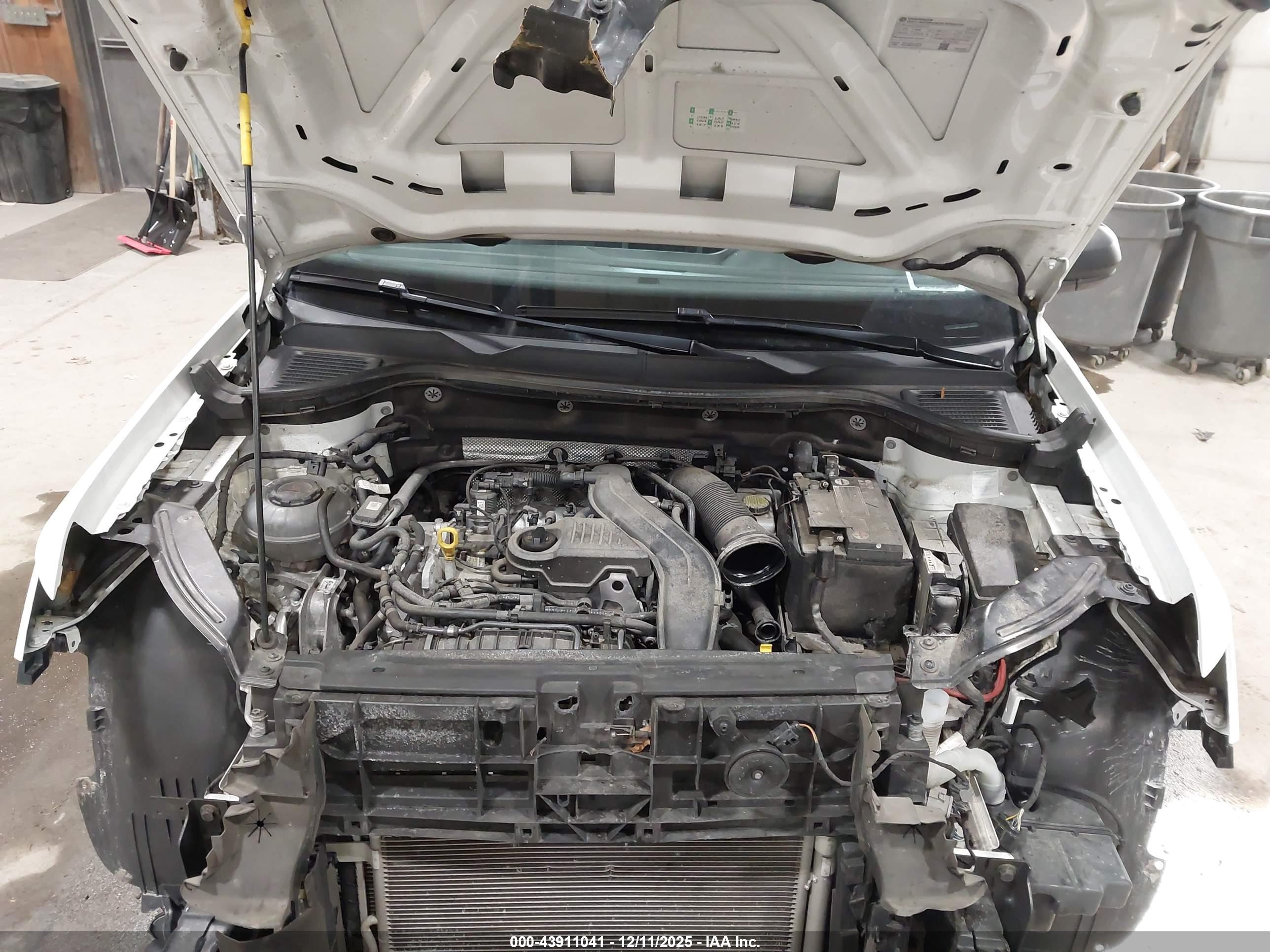 VOLKSWAGEN TAOS image 10