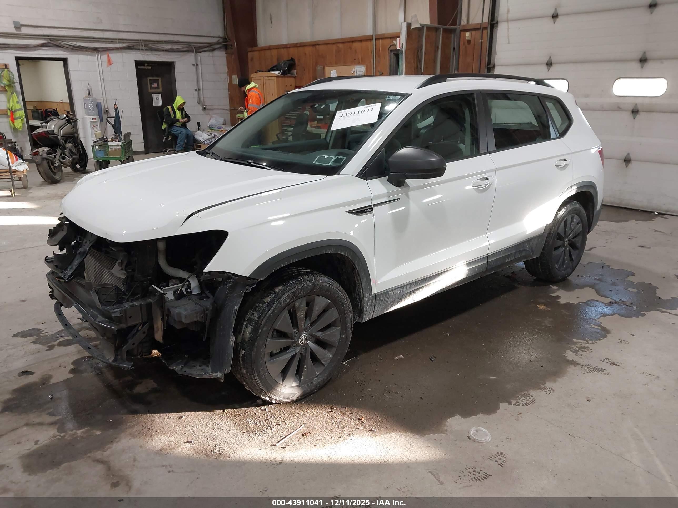 VOLKSWAGEN TAOS image 2