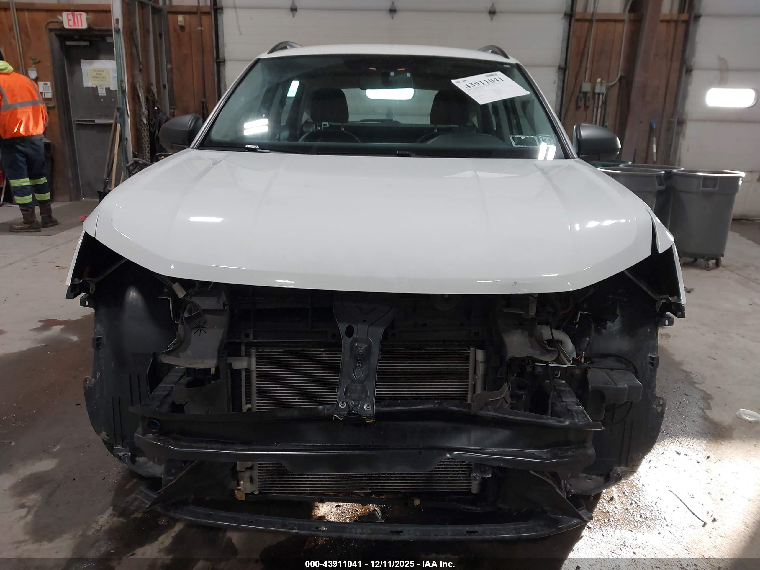 VOLKSWAGEN TAOS image 6