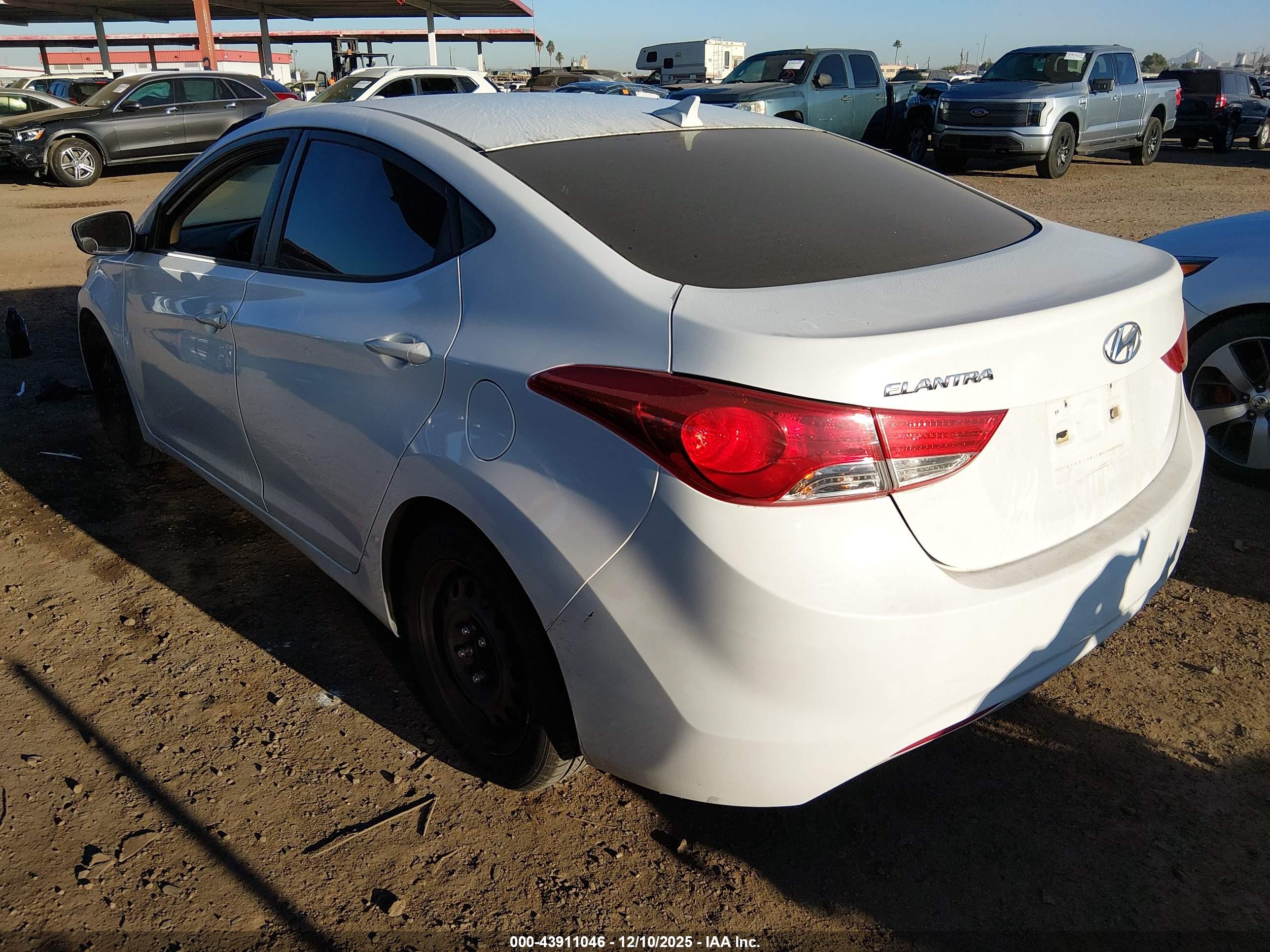 HYUNDAI ELANTRA image 3
