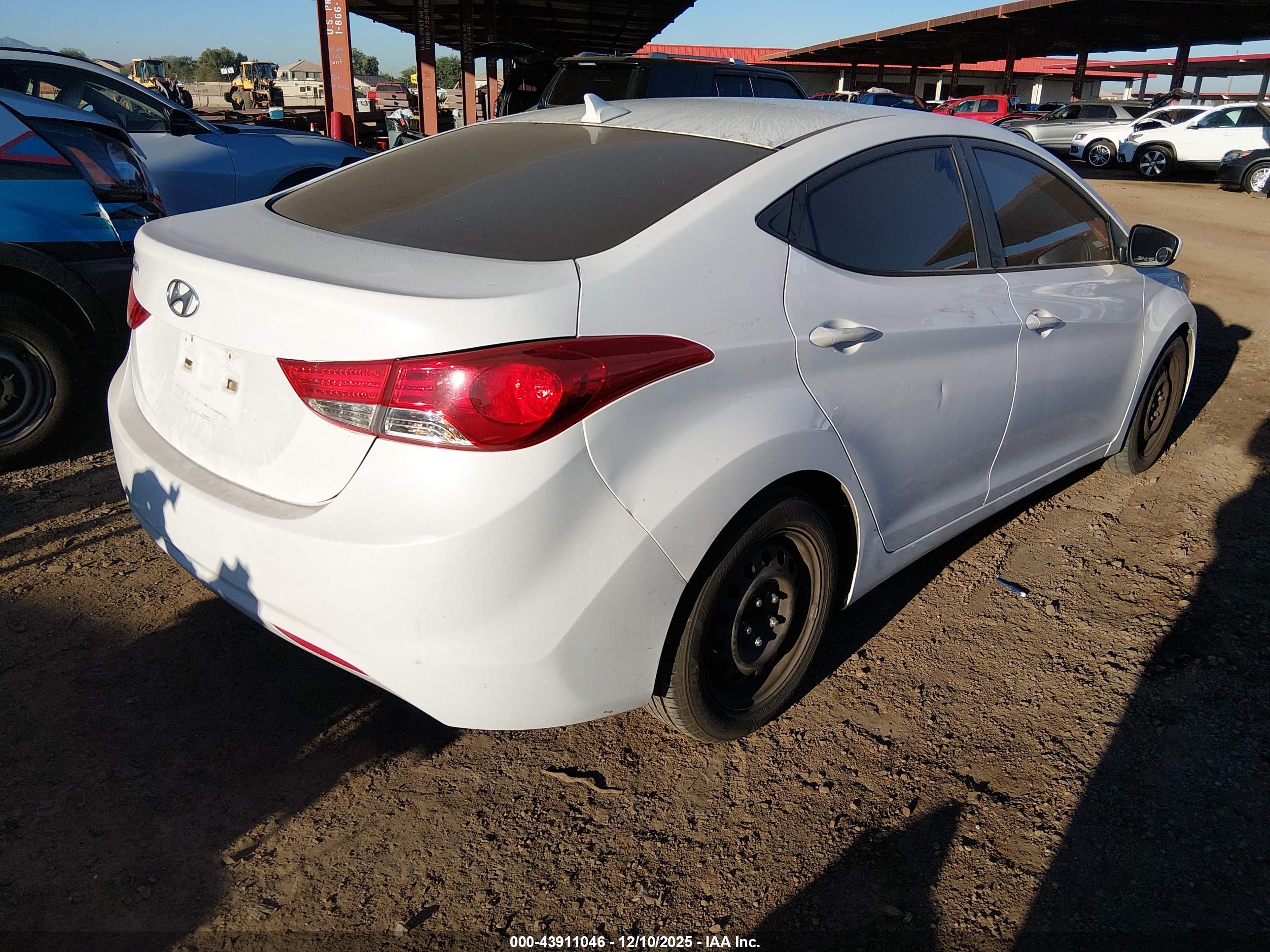 HYUNDAI ELANTRA image 4