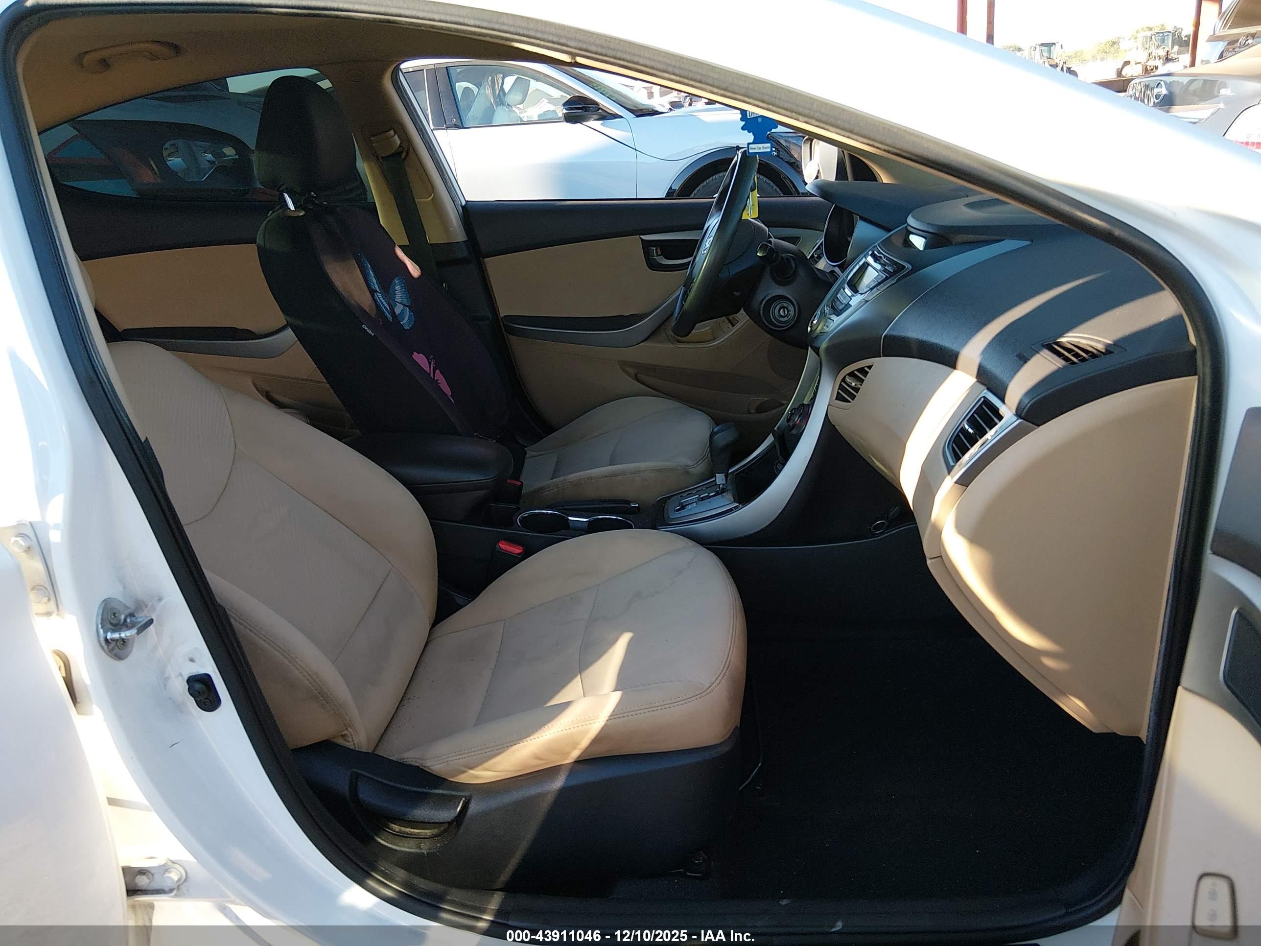 HYUNDAI ELANTRA image 5