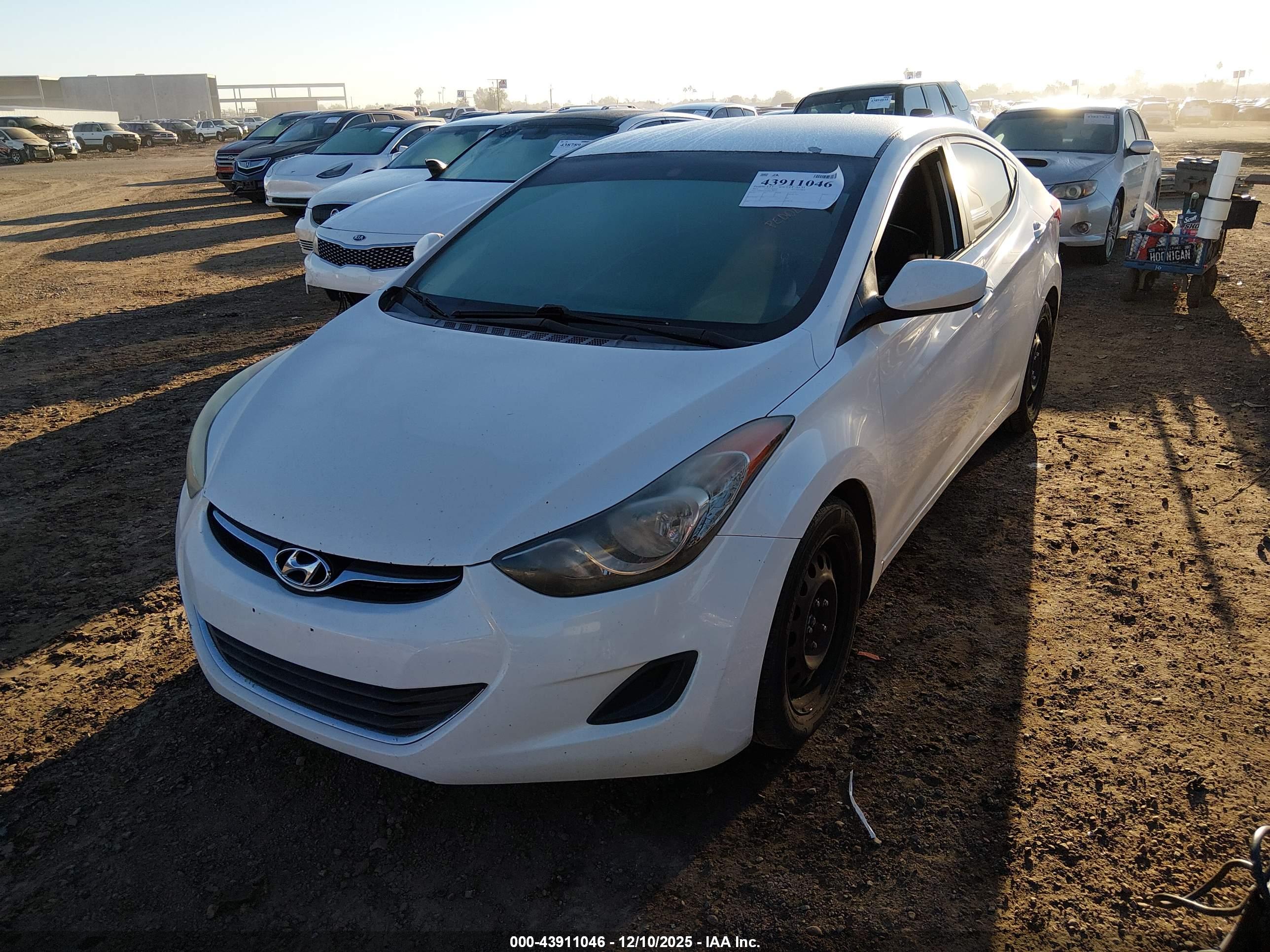 HYUNDAI ELANTRA image 6