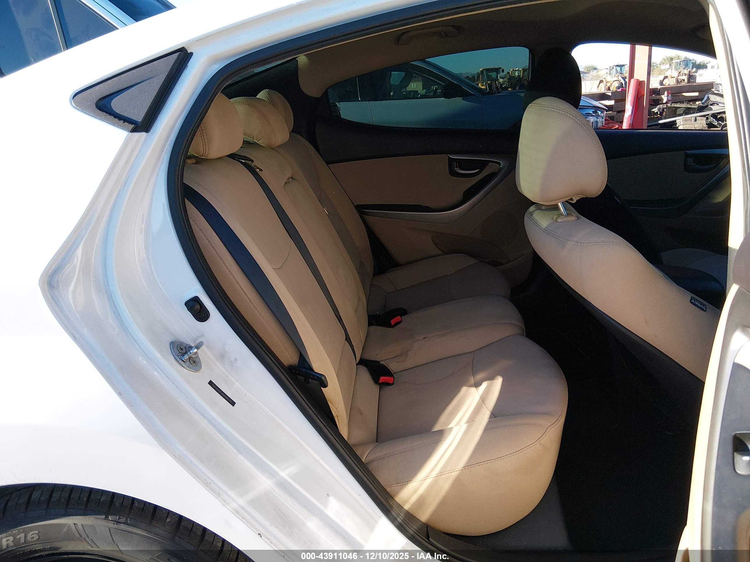 HYUNDAI ELANTRA image 8