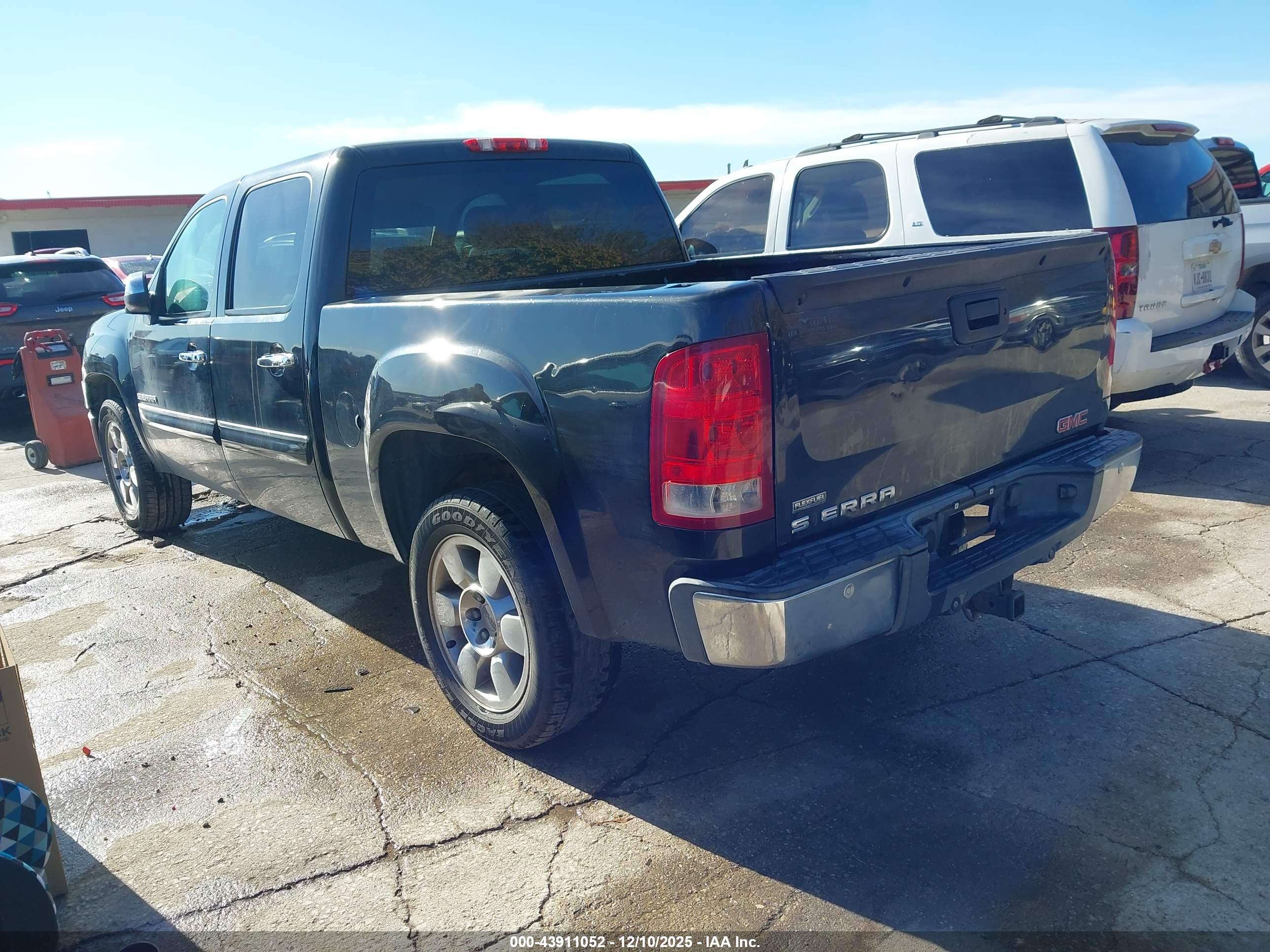 GMC SIERRA image 3