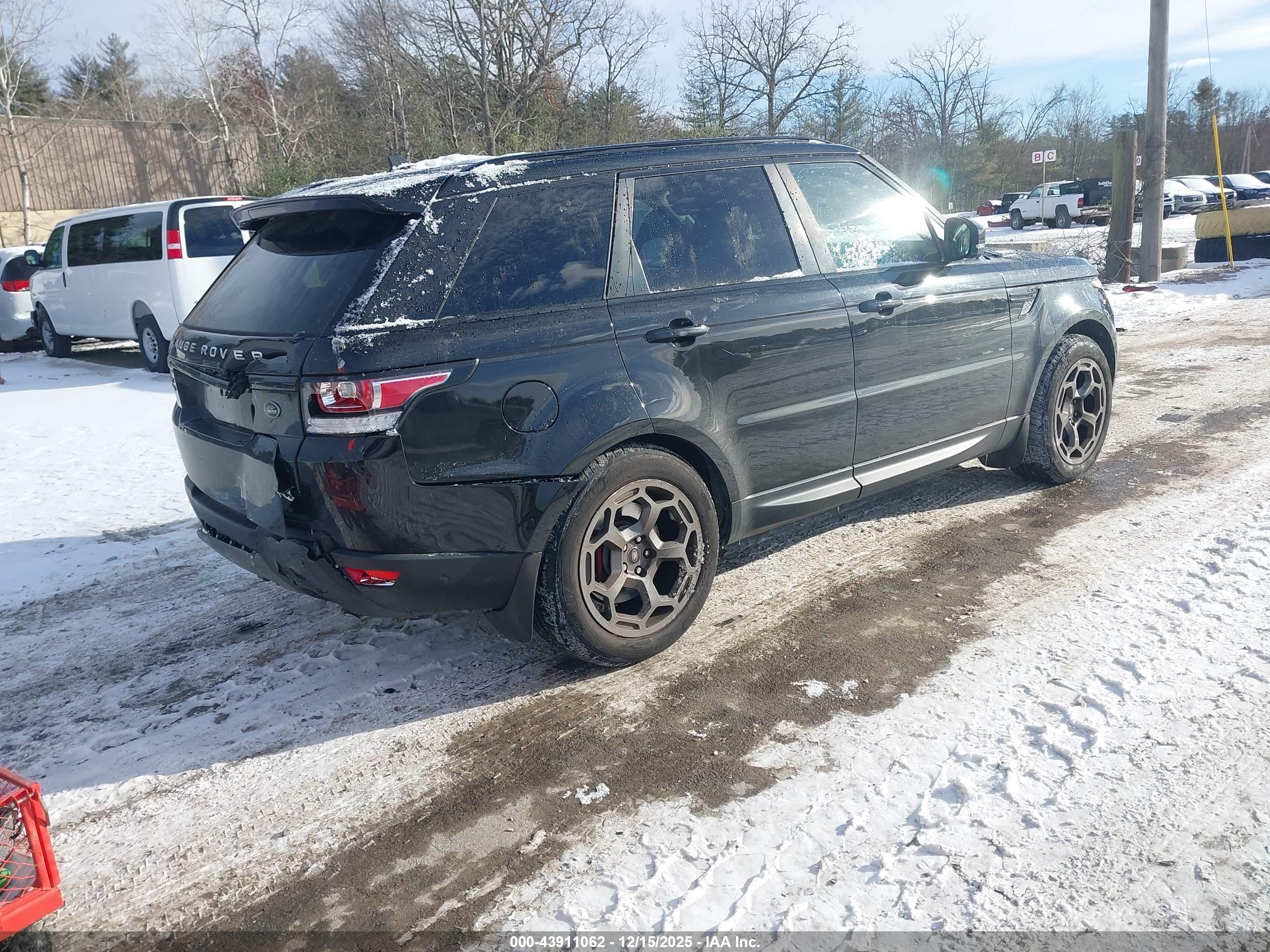 LAND ROVER image 4