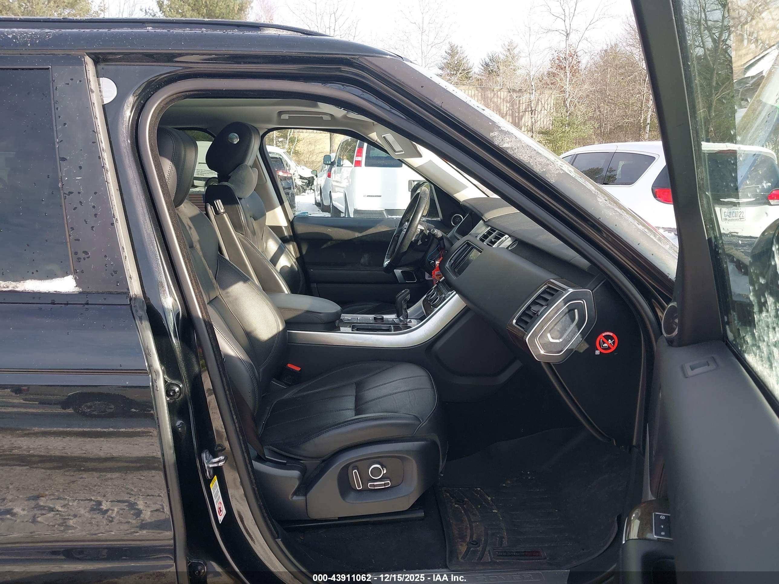 LAND ROVER image 5