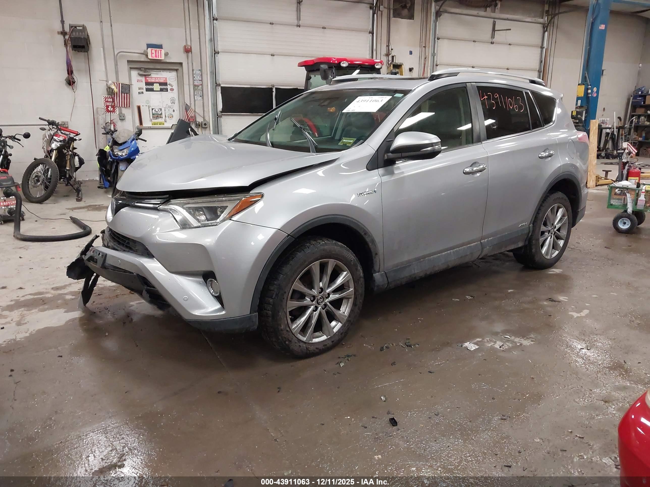 TOYOTA RAV4 image 2
