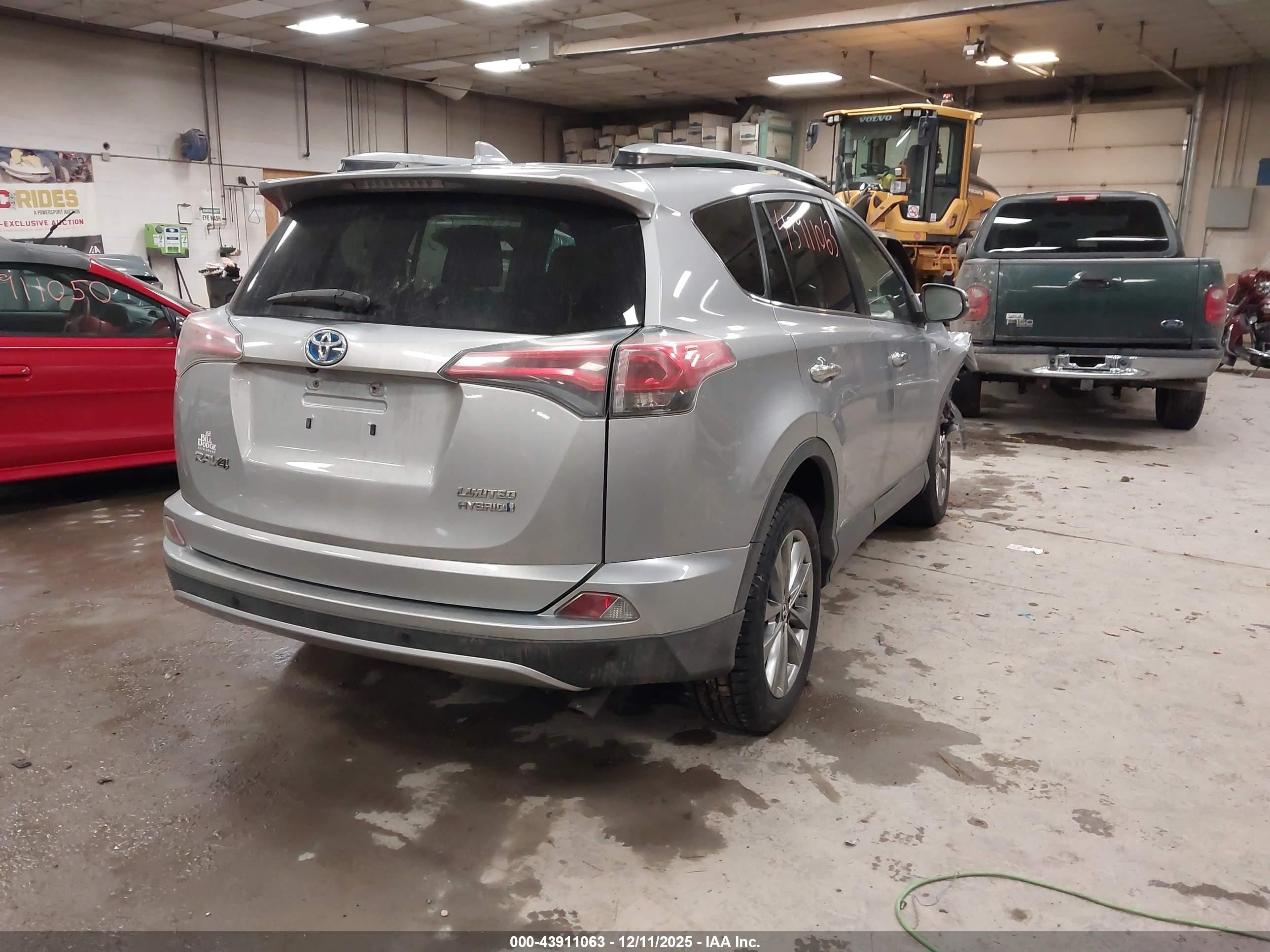 TOYOTA RAV4 image 4