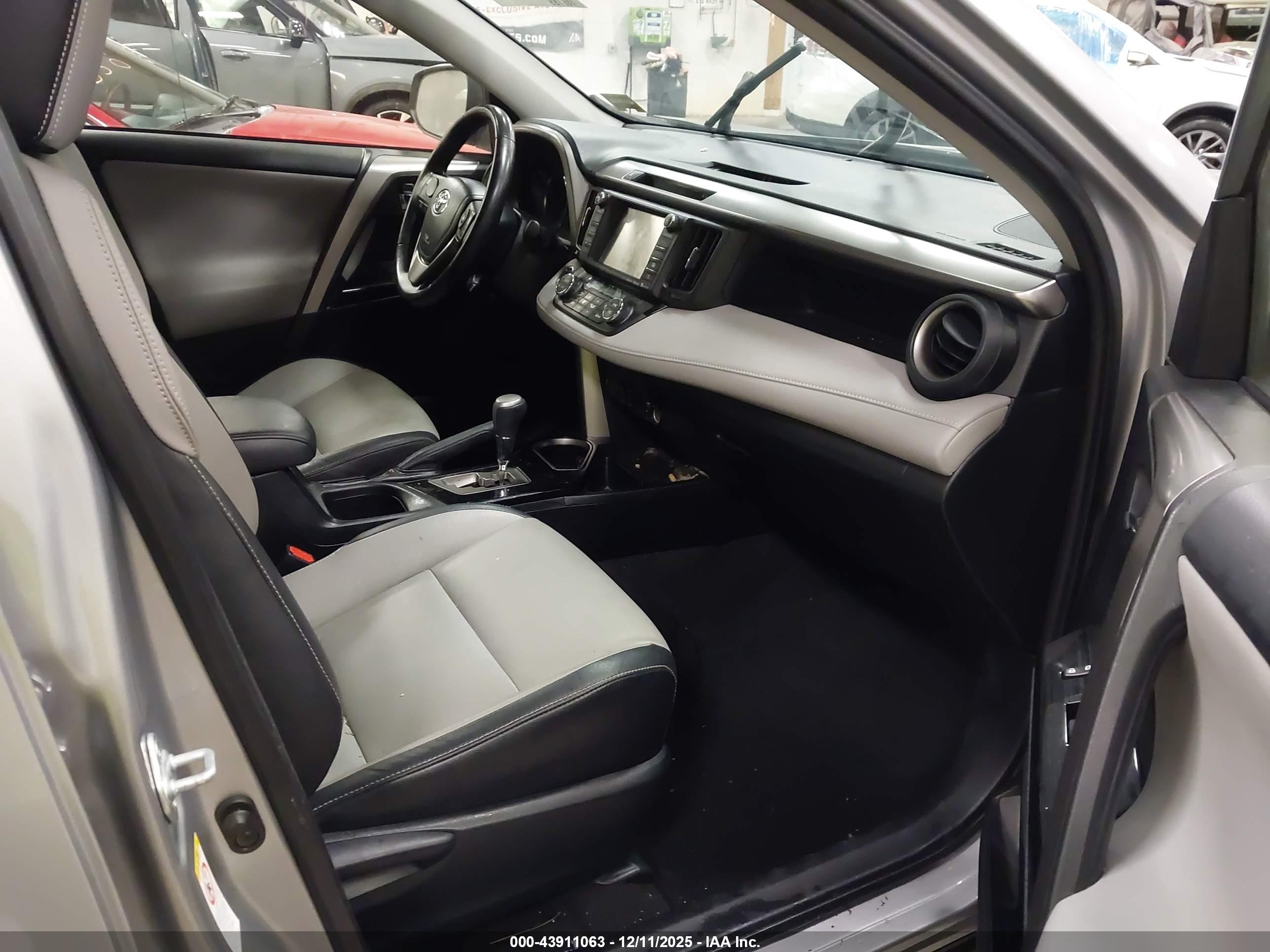 TOYOTA RAV4 image 5