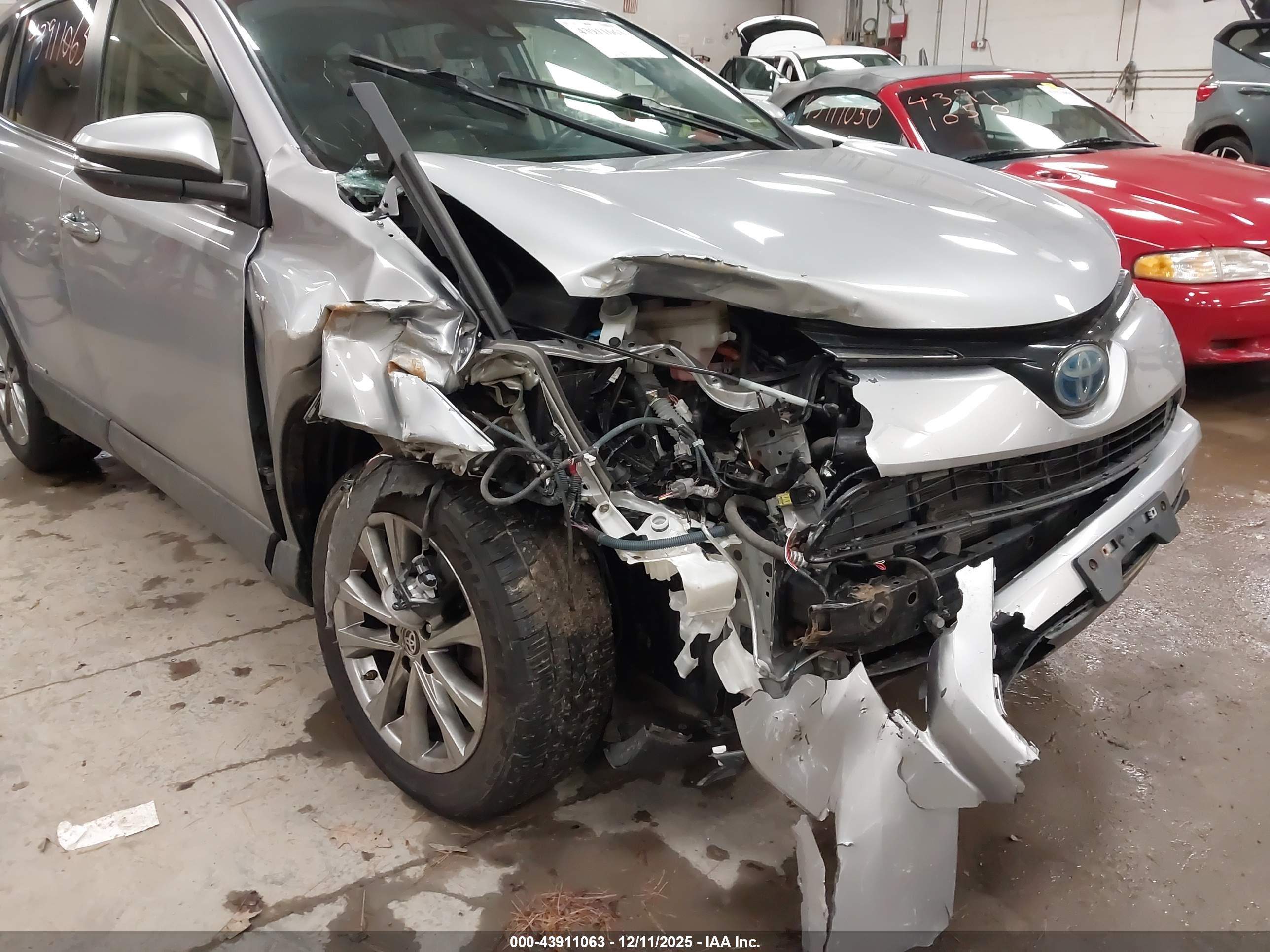 TOYOTA RAV4 image 6