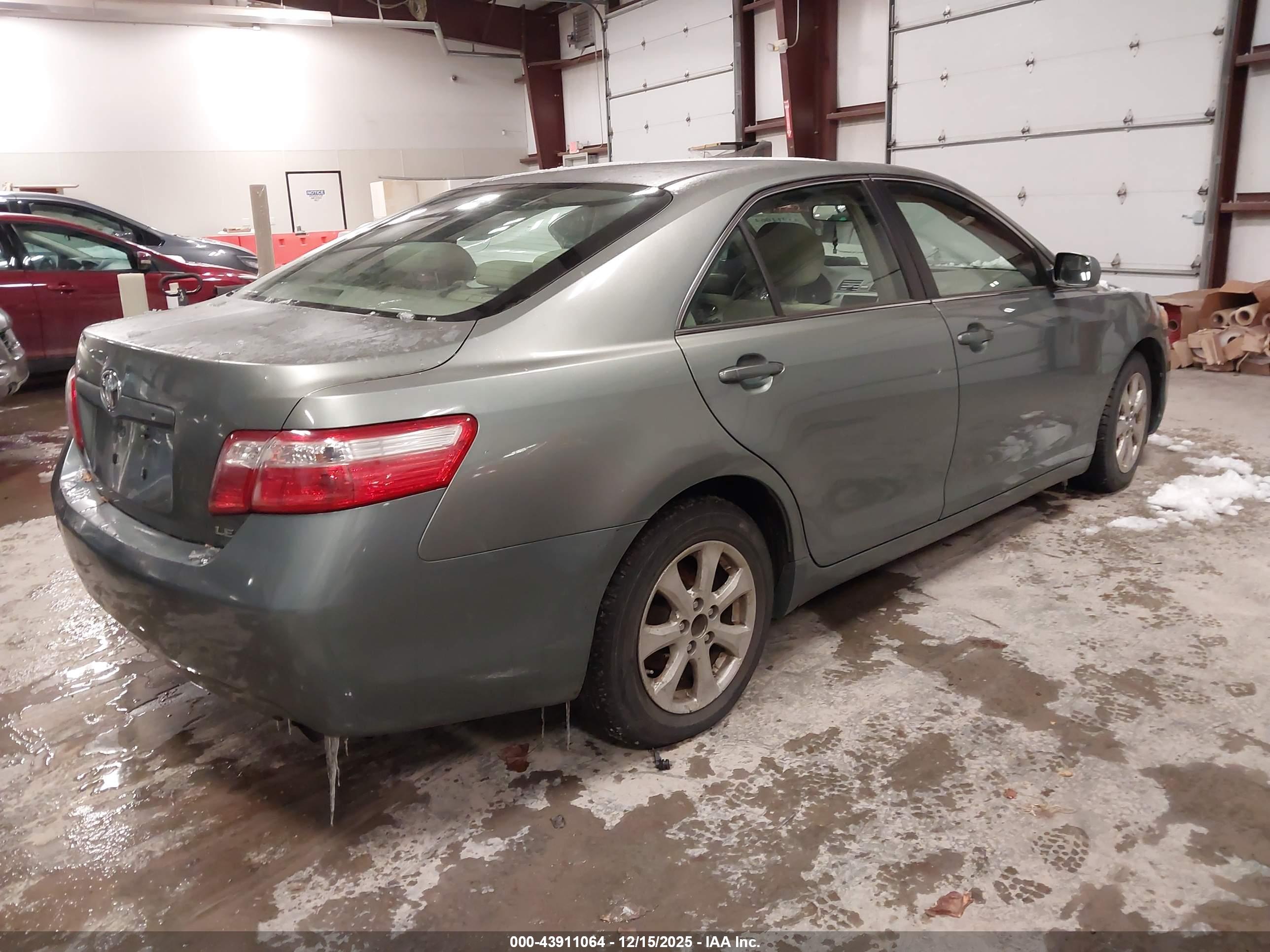 TOYOTA CAMRY image 4