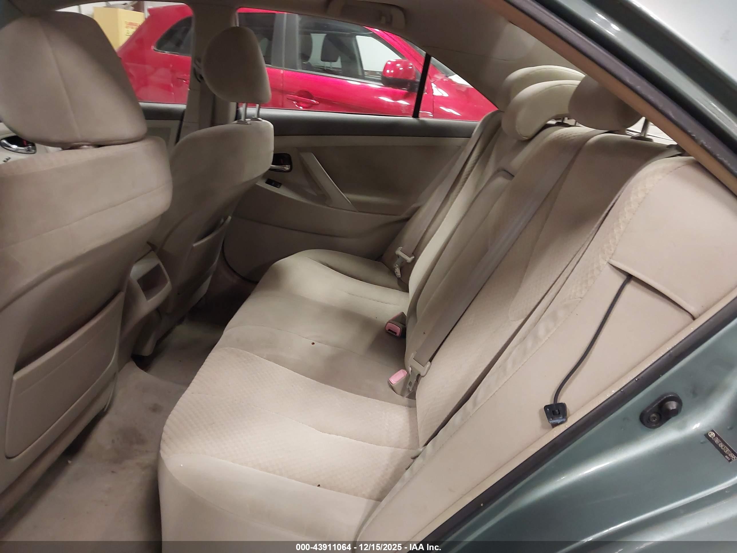 TOYOTA CAMRY image 8