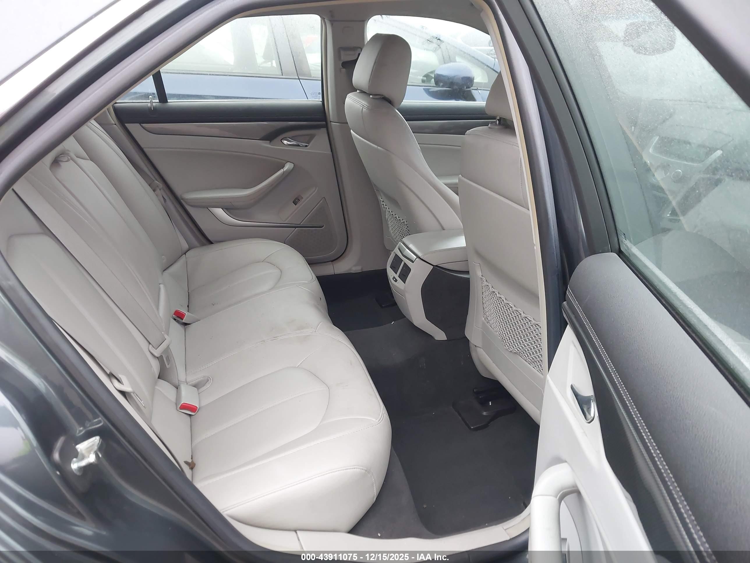 CADILLAC CTS image 8
