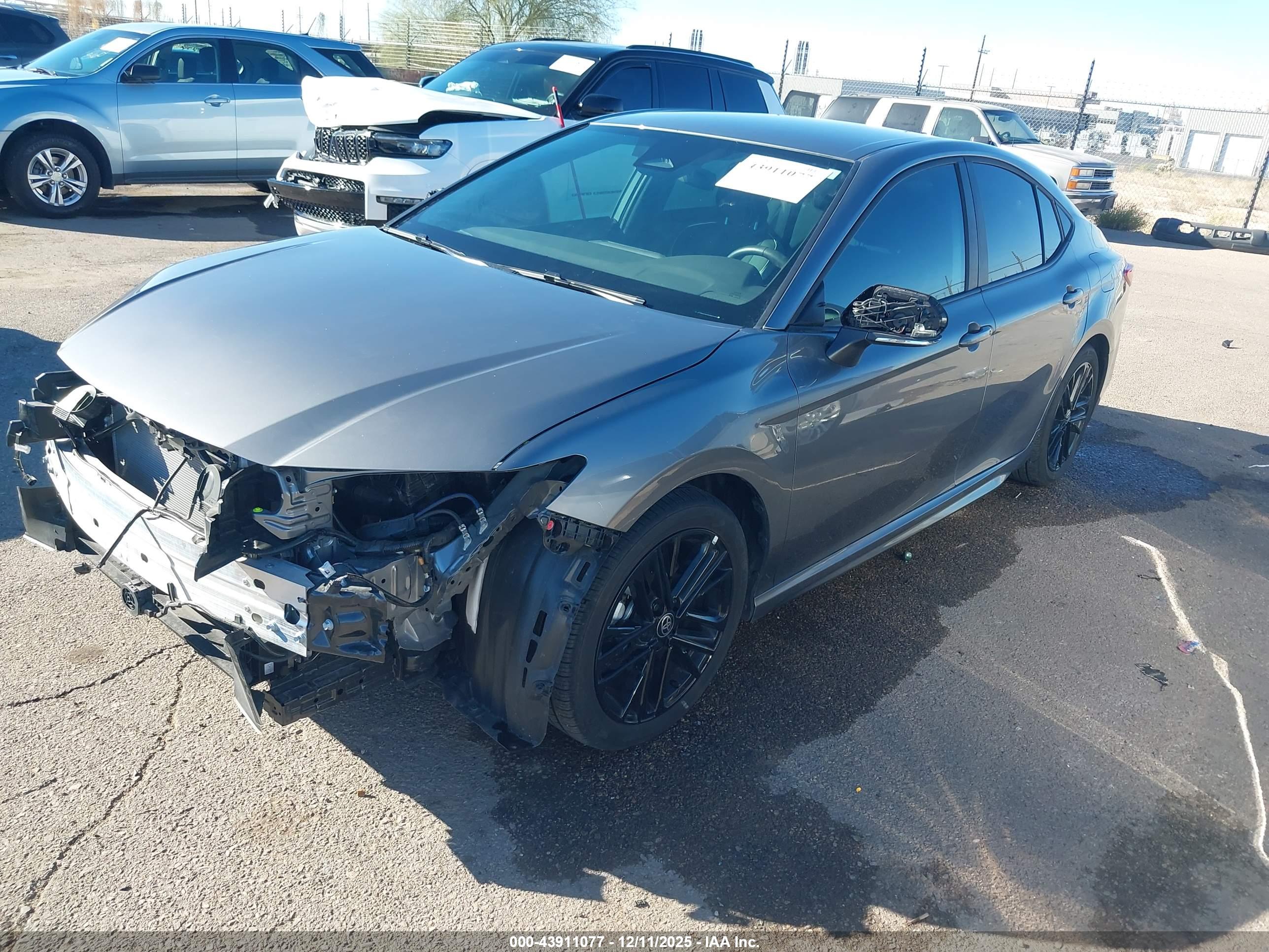 TOYOTA CAMRY image 2