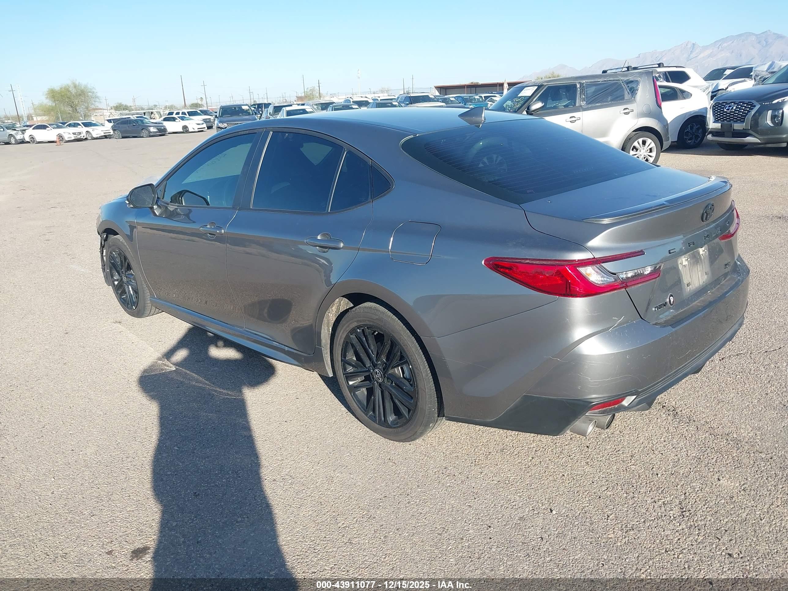TOYOTA CAMRY image 3