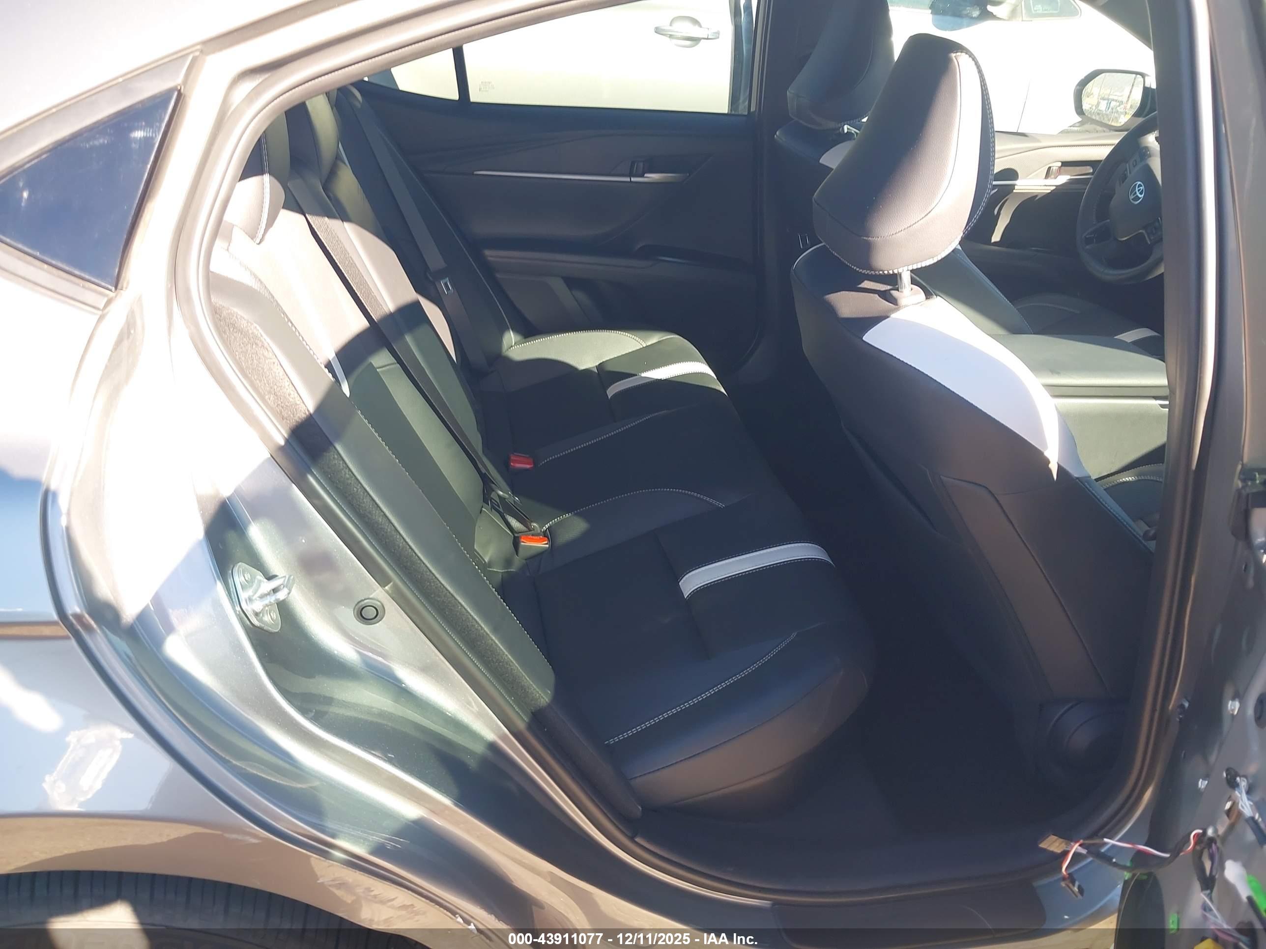 TOYOTA CAMRY image 8