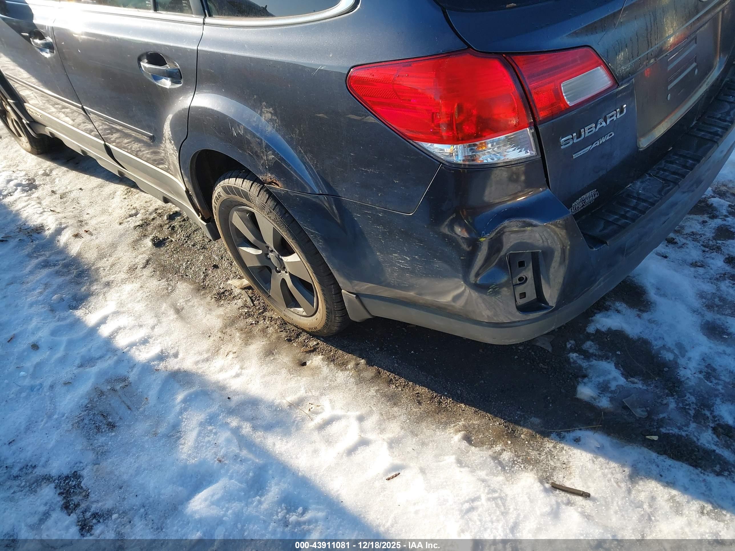 SUBARU OUTBACK image 6