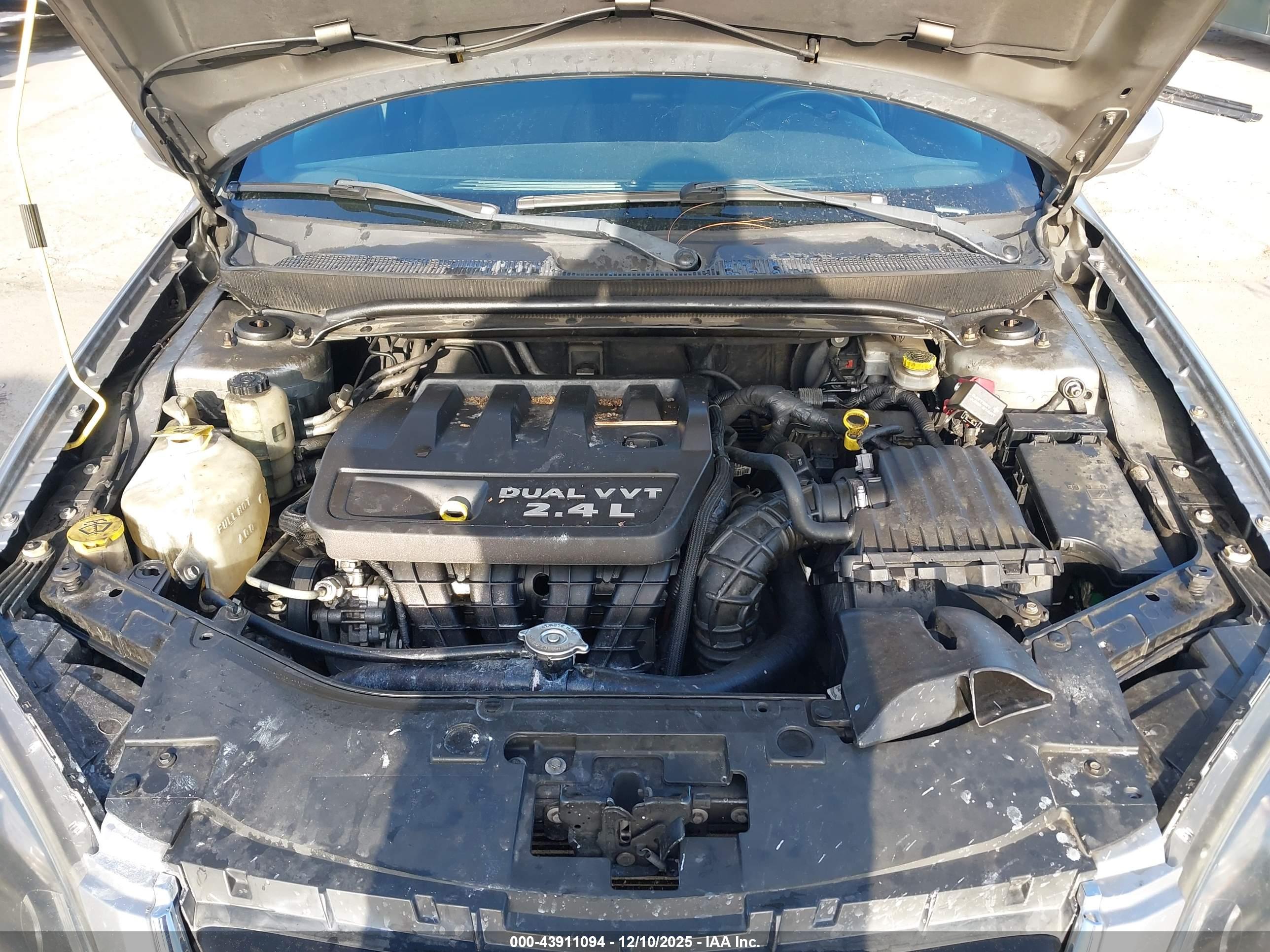 CHRYSLER 200 image 10